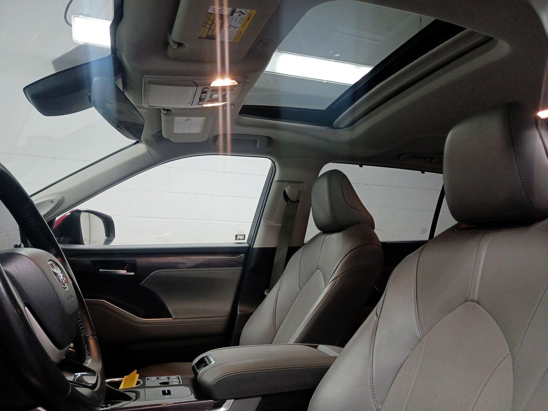 Thumbnail: 2023 Toyota Highlander - 19