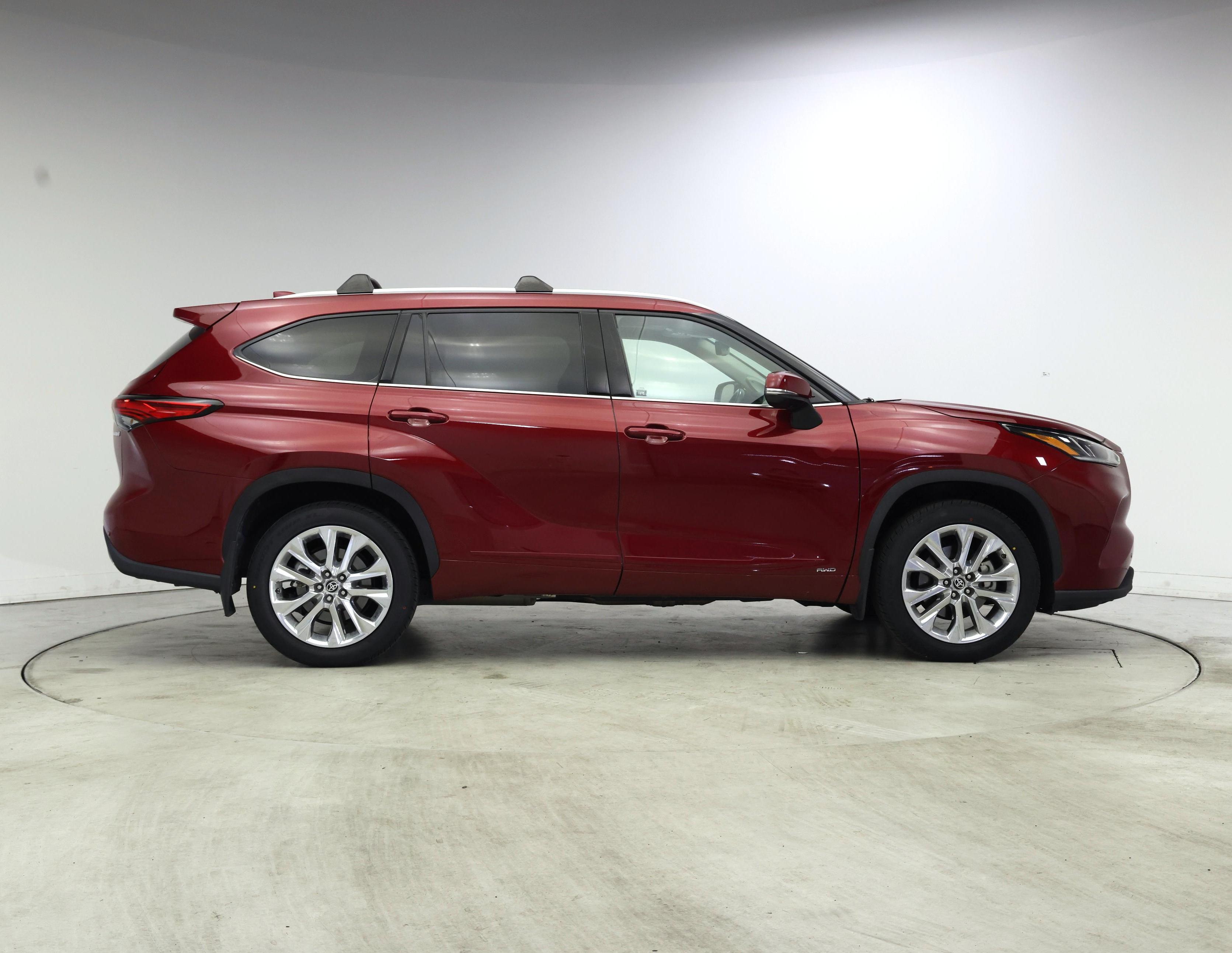 Thumbnail: 2023 Toyota Highlander - 7