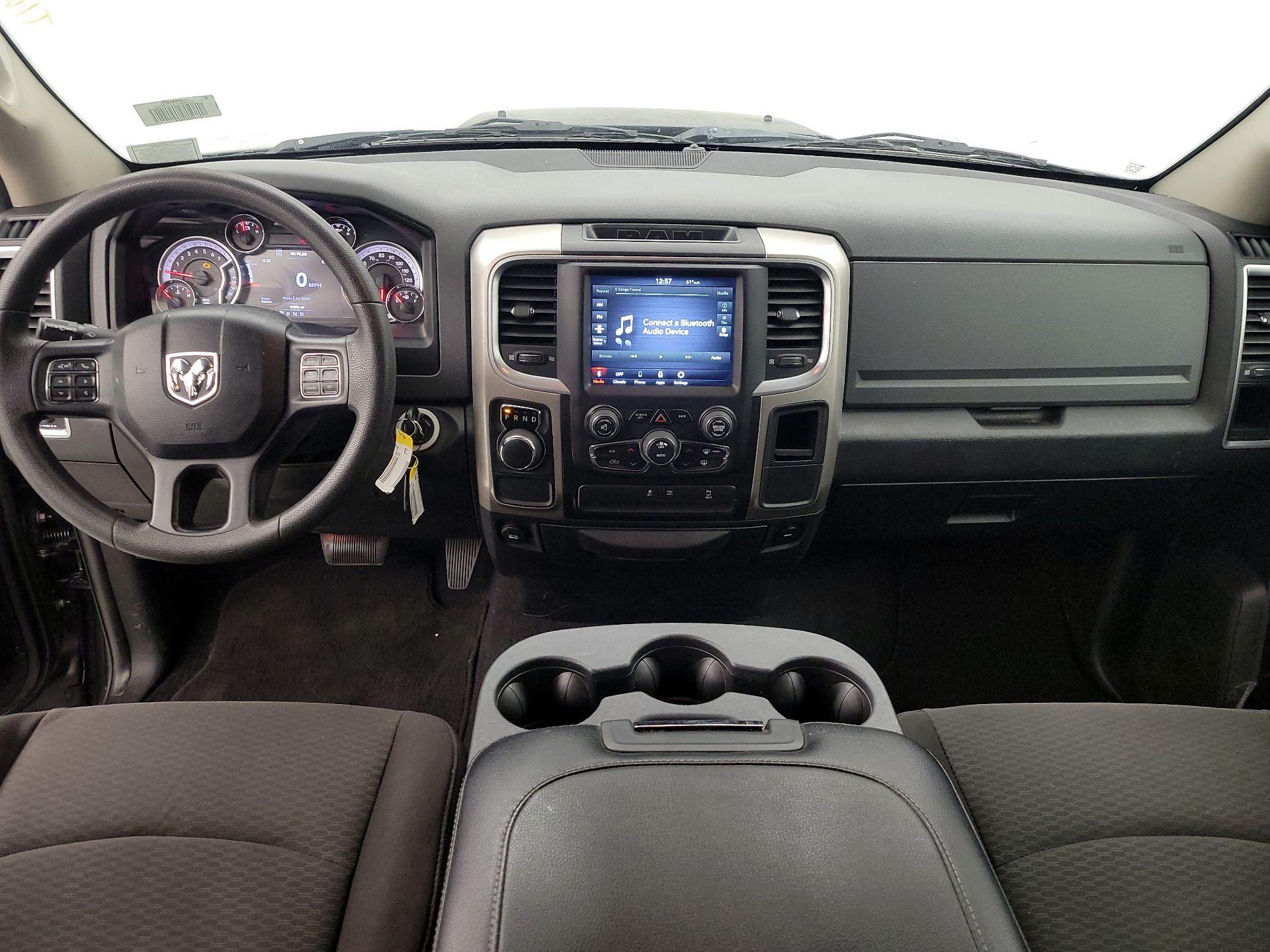 Thumbnail: 2020 RAM 1500 Classic - 9