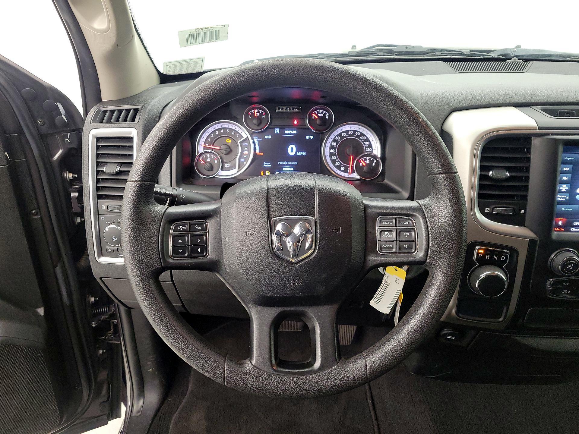 Thumbnail: 2020 RAM 1500 Classic - 10
