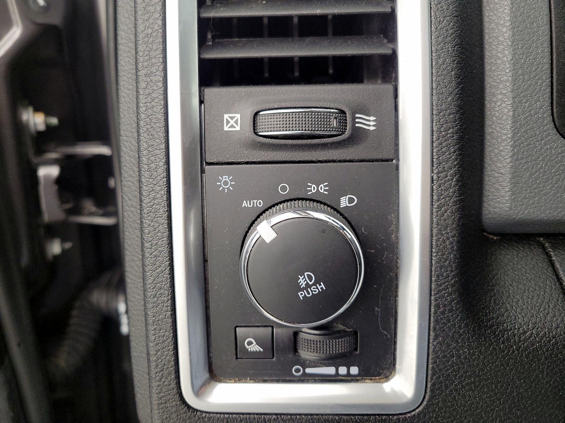 Thumbnail: 2020 RAM 1500 Classic - 13