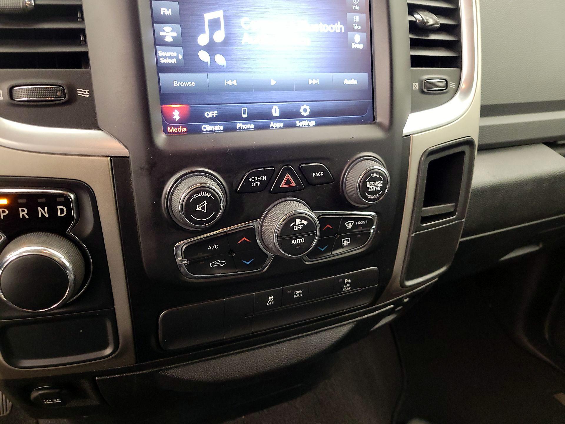 Thumbnail: 2020 RAM 1500 Classic - 15