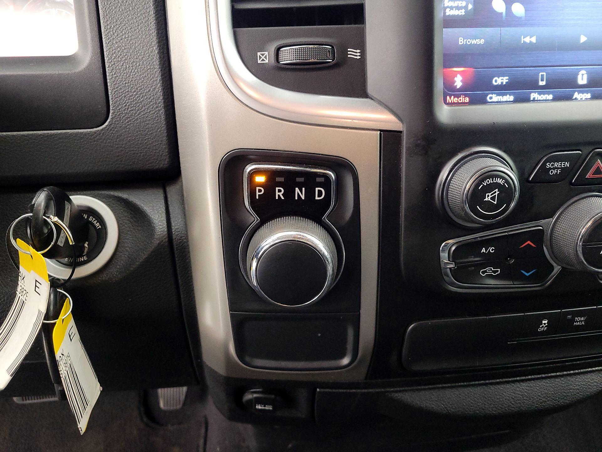 Thumbnail: 2020 RAM 1500 Classic - 16