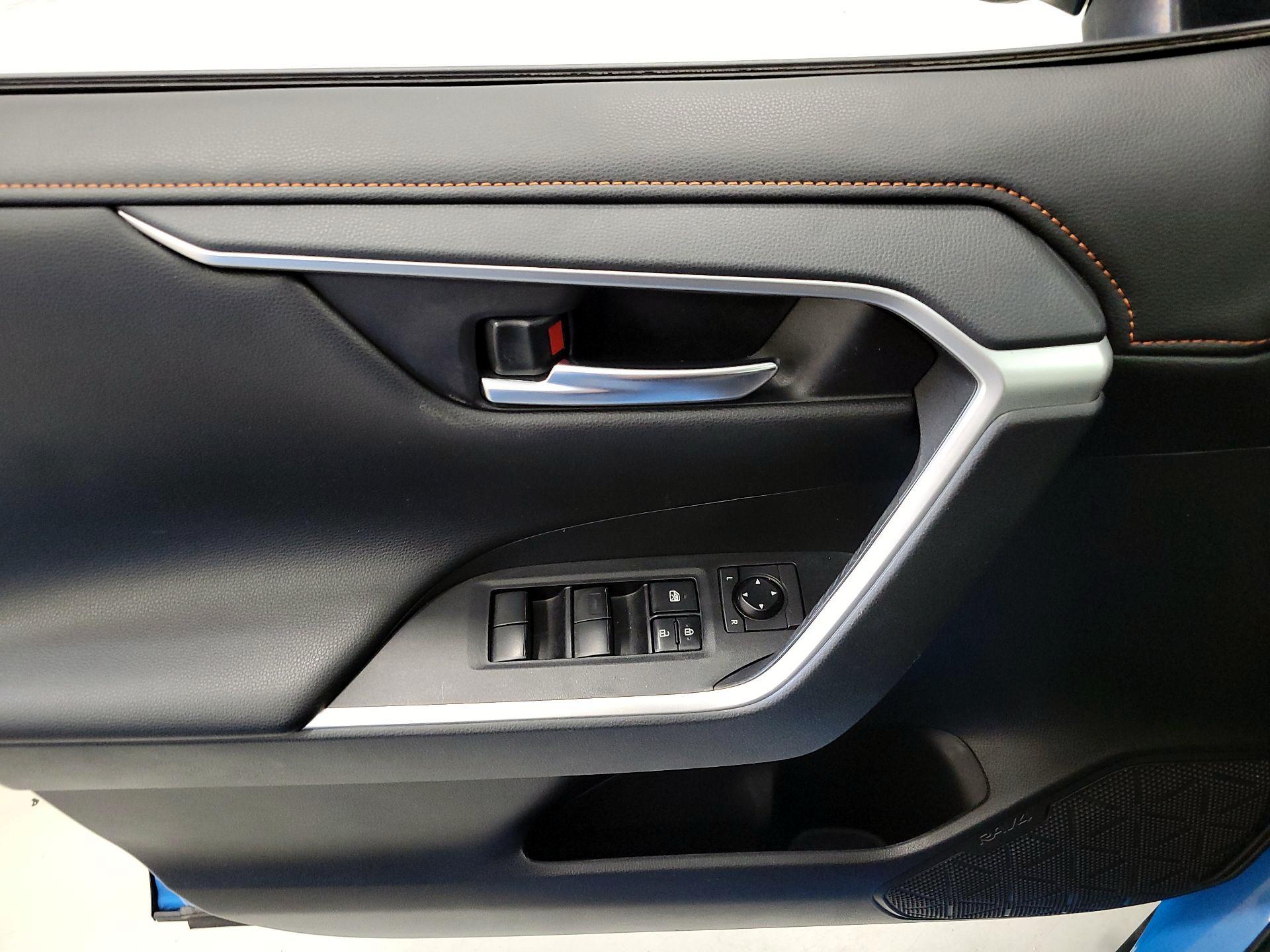 Thumbnail: 2019 Toyota RAV4 - 12