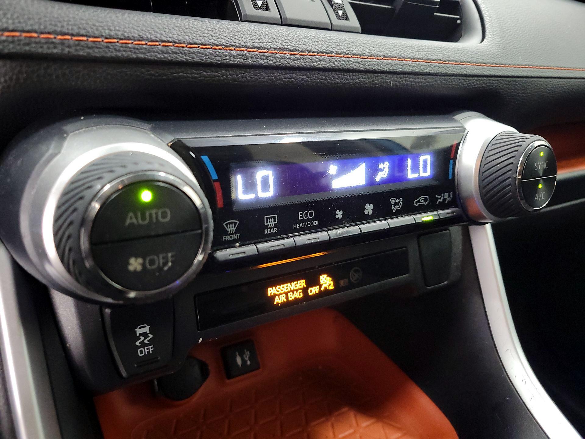 Thumbnail: 2019 Toyota RAV4 - 16