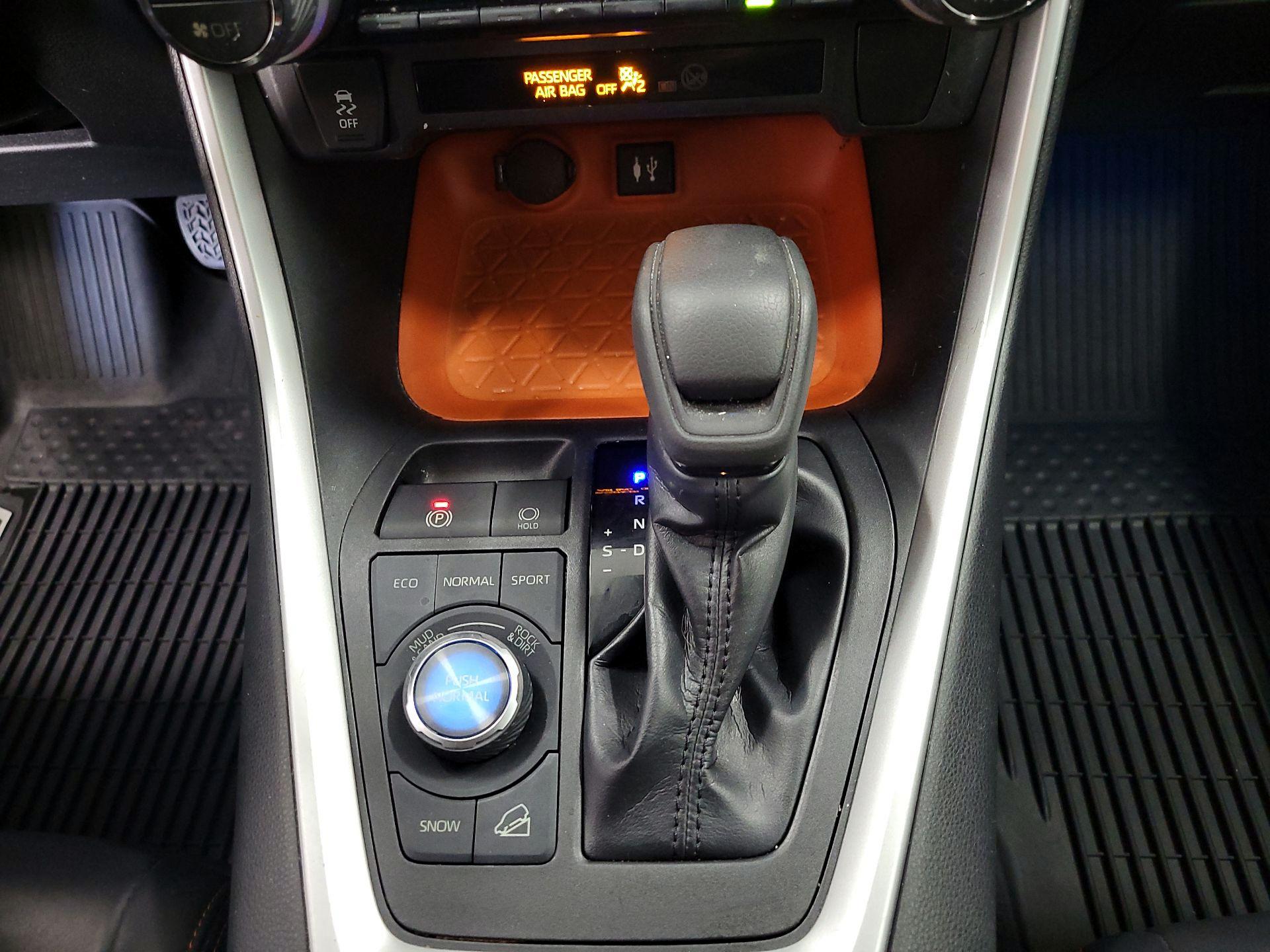 Thumbnail: 2019 Toyota RAV4 - 17
