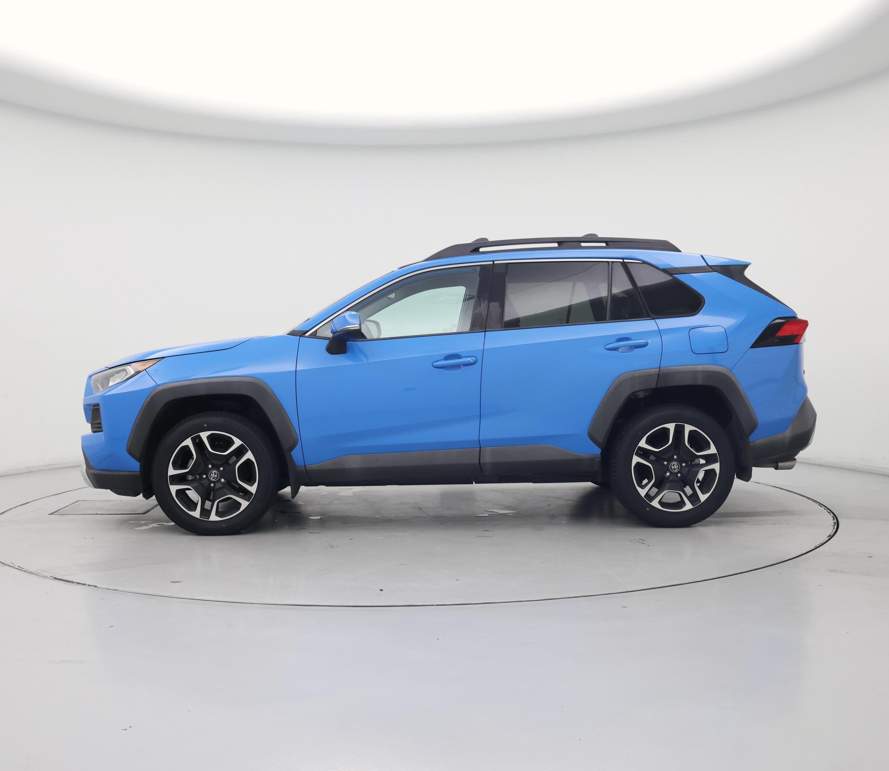 Thumbnail: 2019 Toyota RAV4 - 3