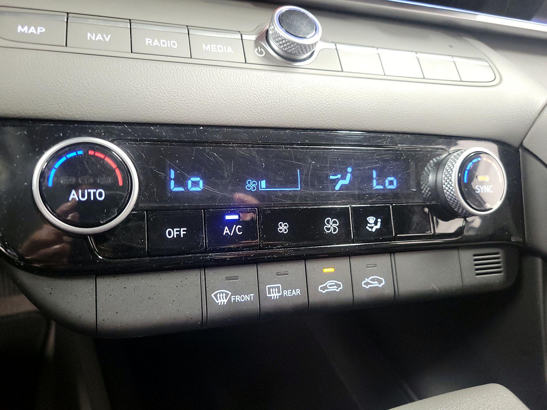 Thumbnail: 2024 Hyundai Elantra - 17