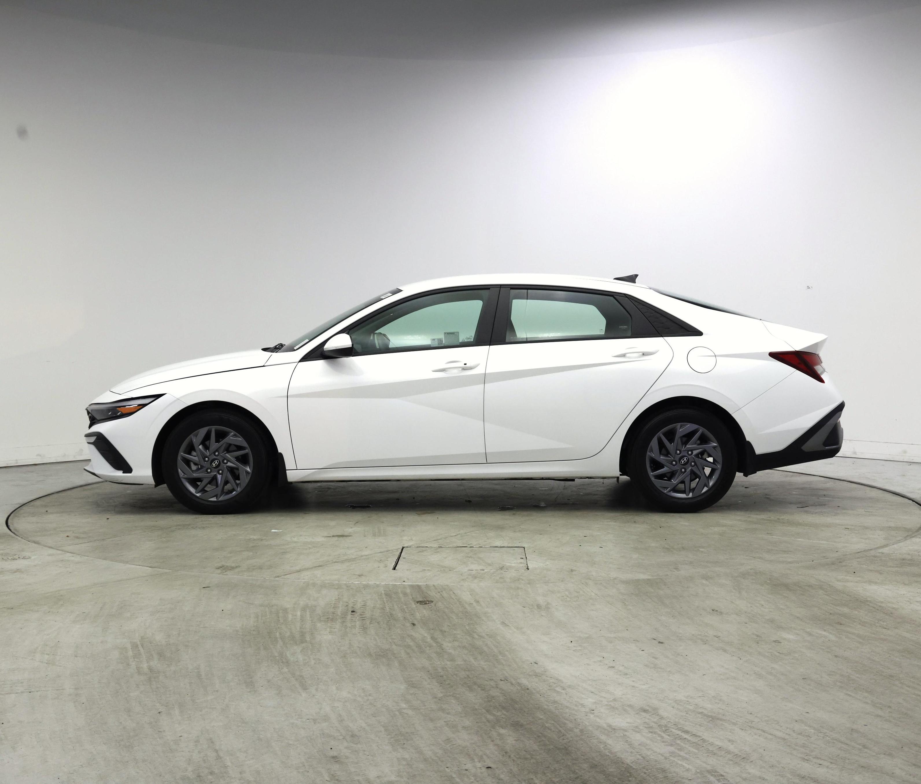 Thumbnail: 2024 Hyundai Elantra - 3