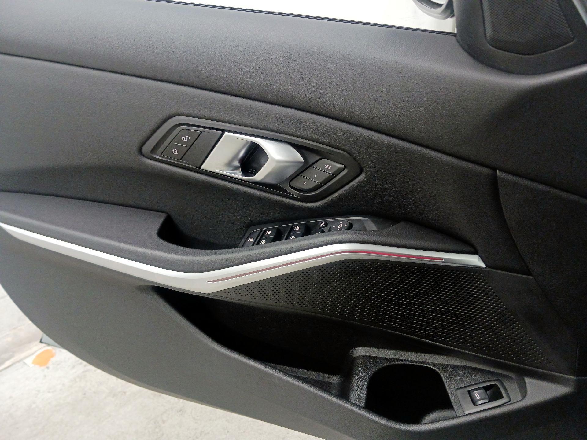 Thumbnail: 2024 BMW 3 Series - 12