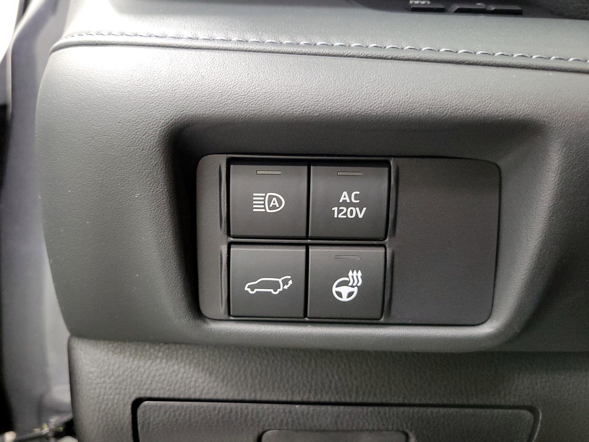 Thumbnail: 2020 Toyota Highlander - 13