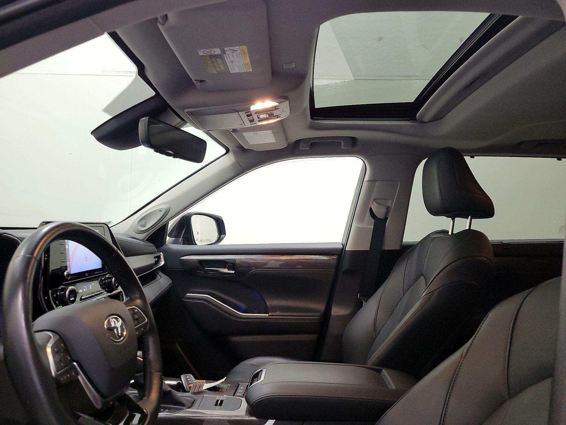 Thumbnail: 2020 Toyota Highlander - 20