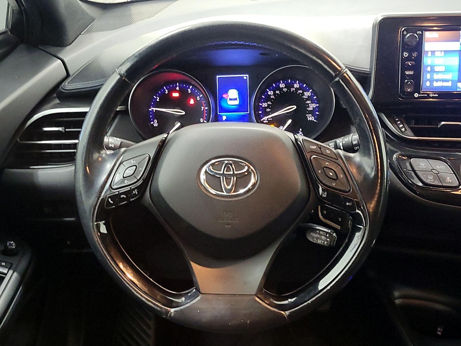 2018 Toyota C-HR XLE - Photo 11