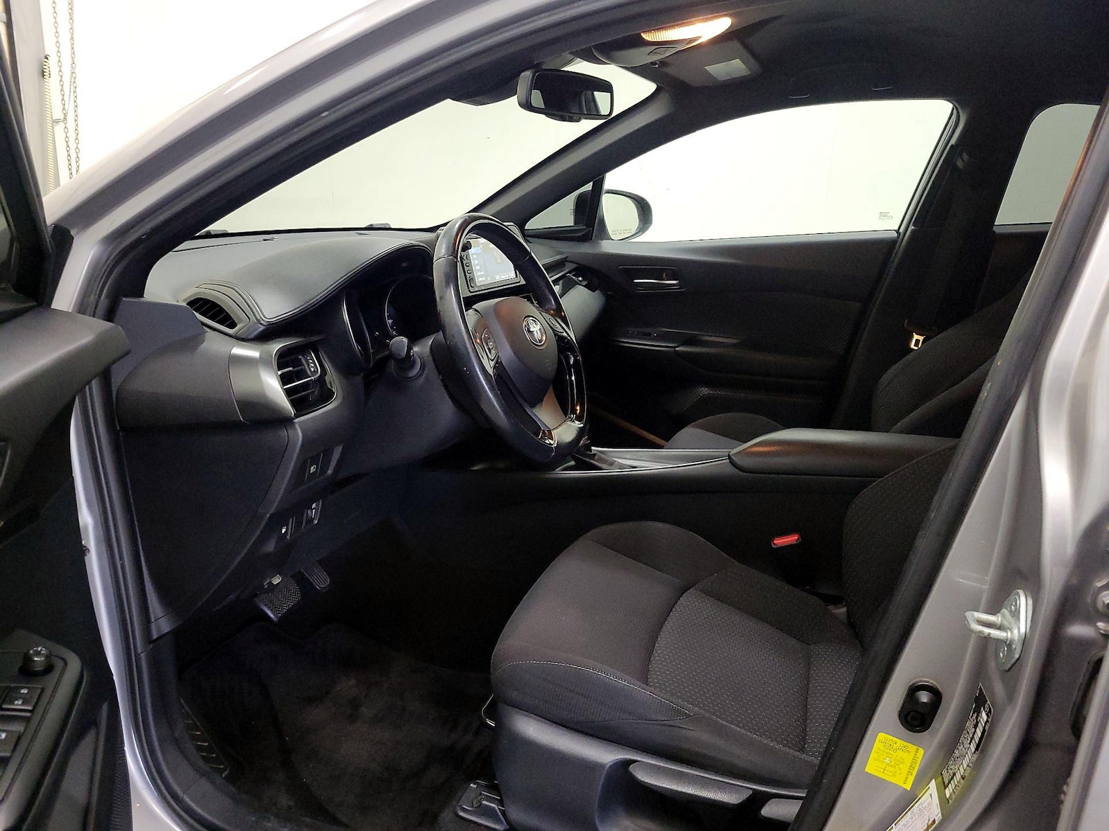 2018 Toyota C-HR XLE - Photo 12