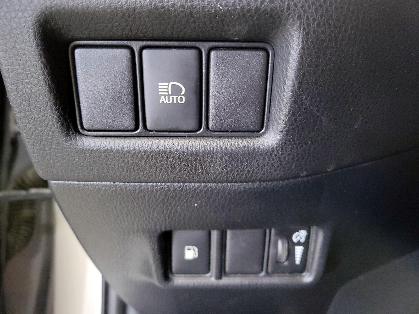 2018 Toyota C-HR XLE - Photo 14