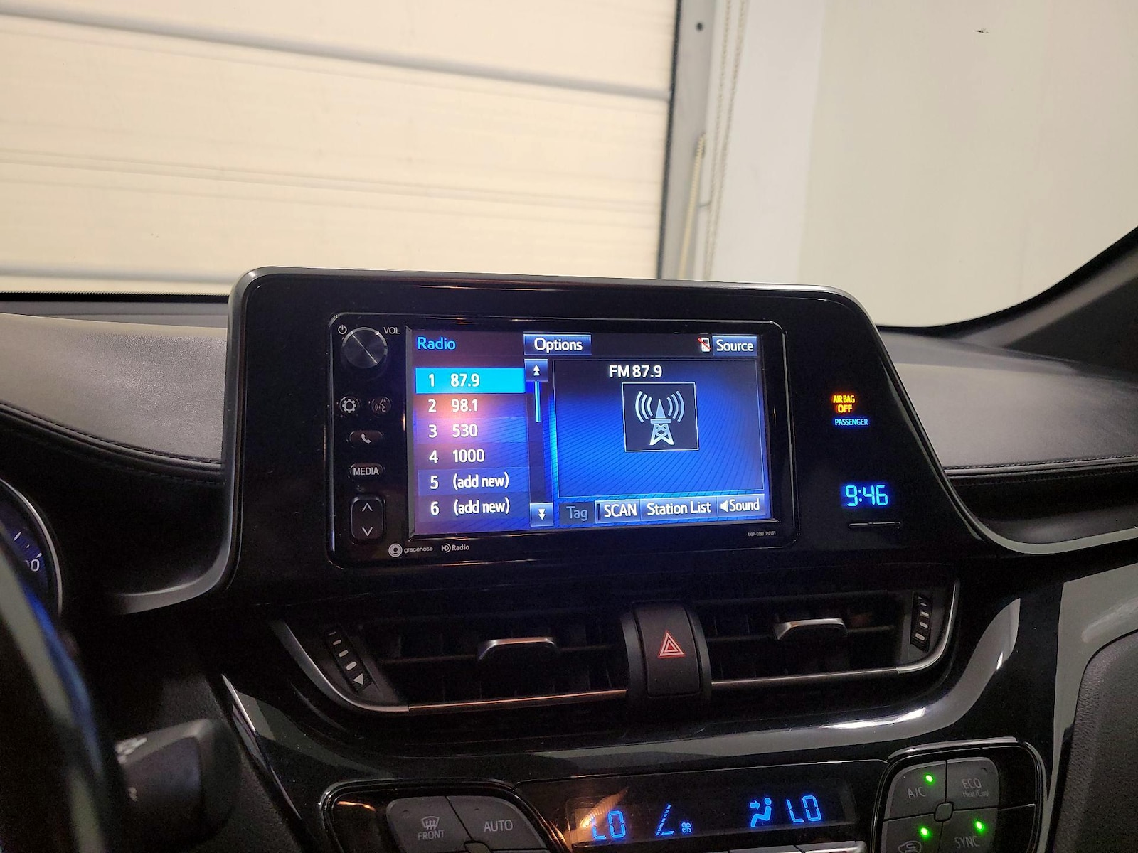 2018 Toyota C-HR XLE - Photo 16