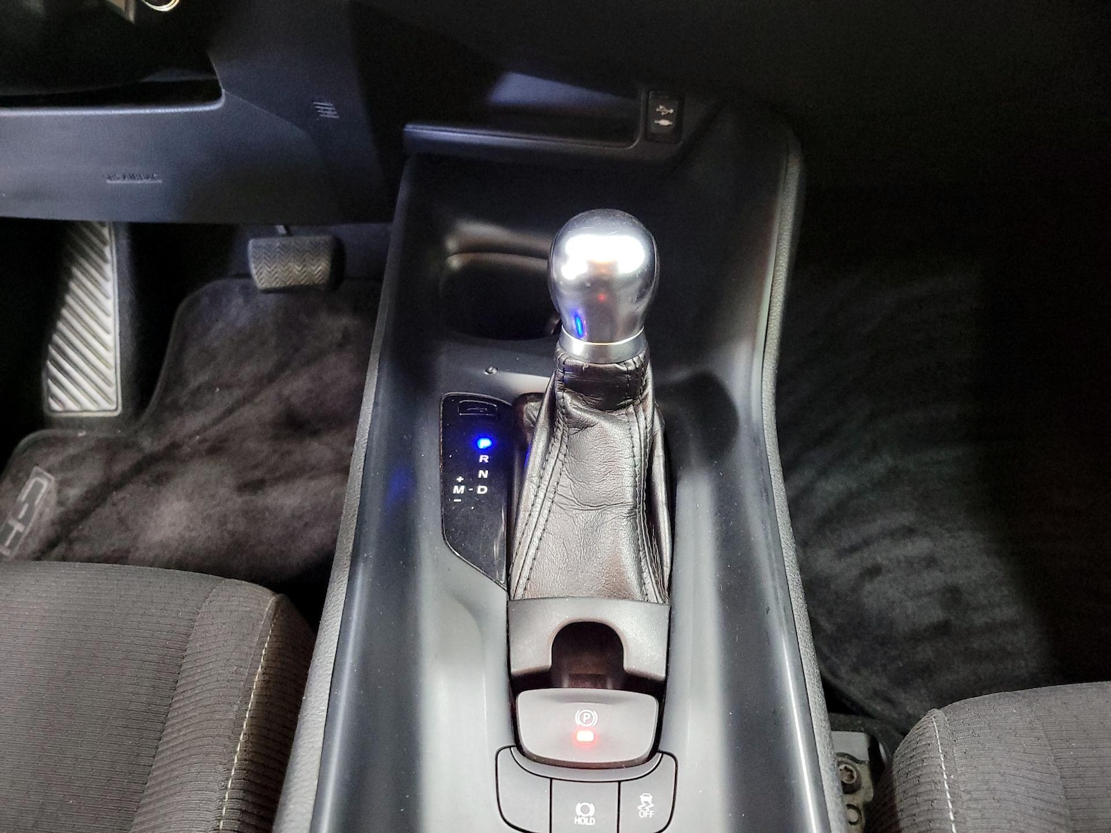 2018 Toyota C-HR XLE - Photo 18