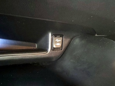 USB/AUX Ports