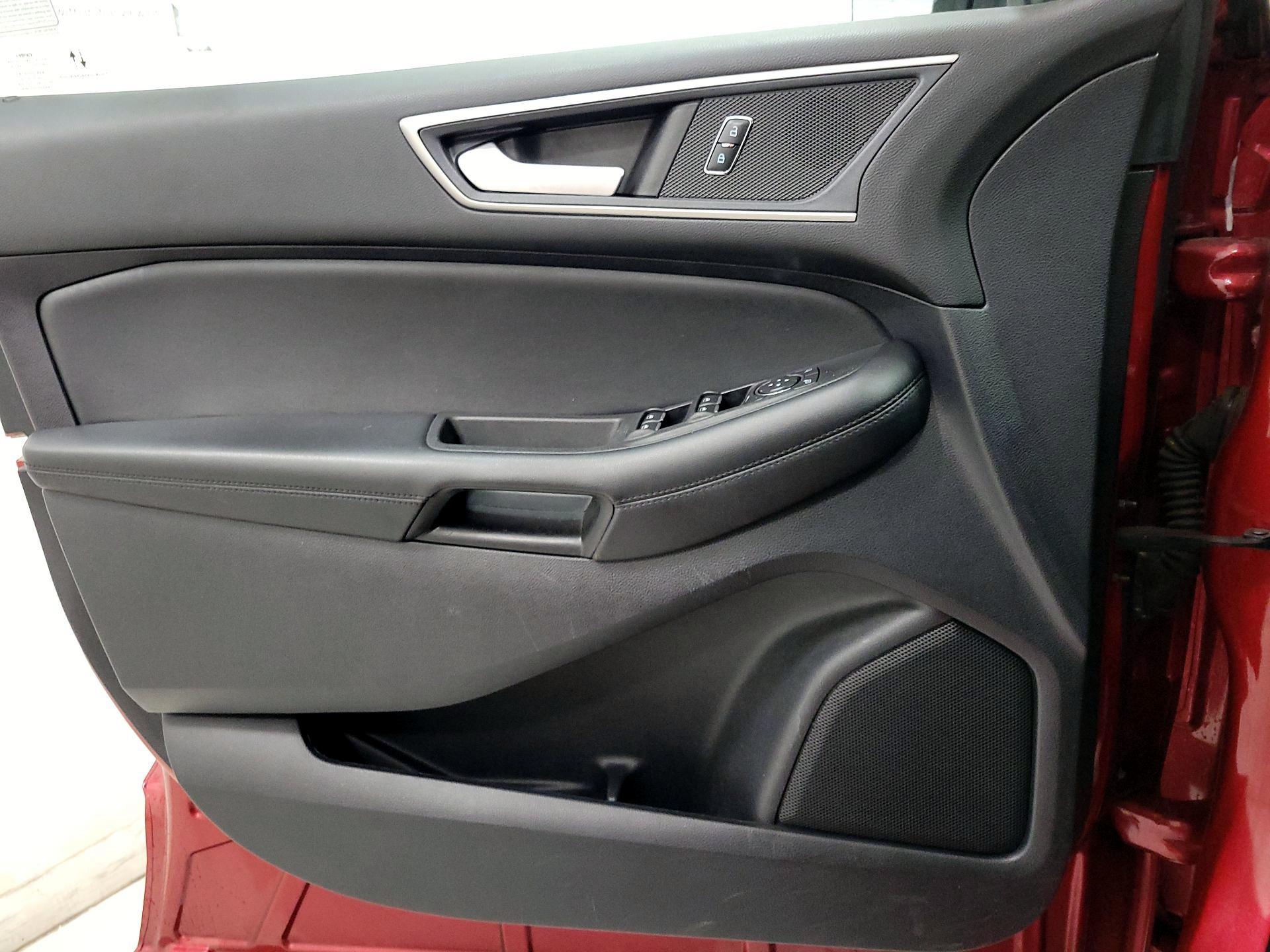 Thumbnail: 2021 Ford Edge - 10