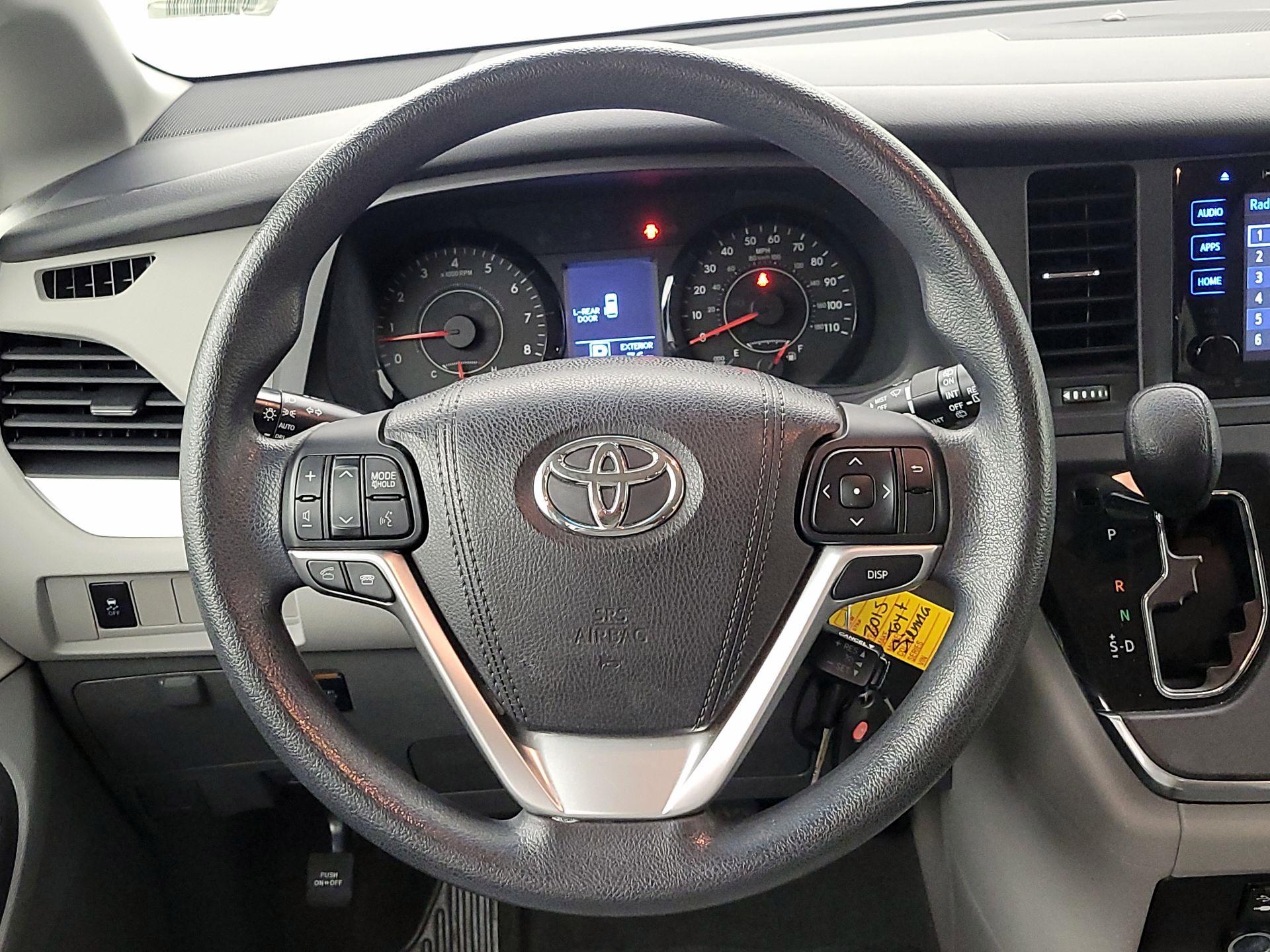 Thumbnail: 2015 Toyota Sienna - 10