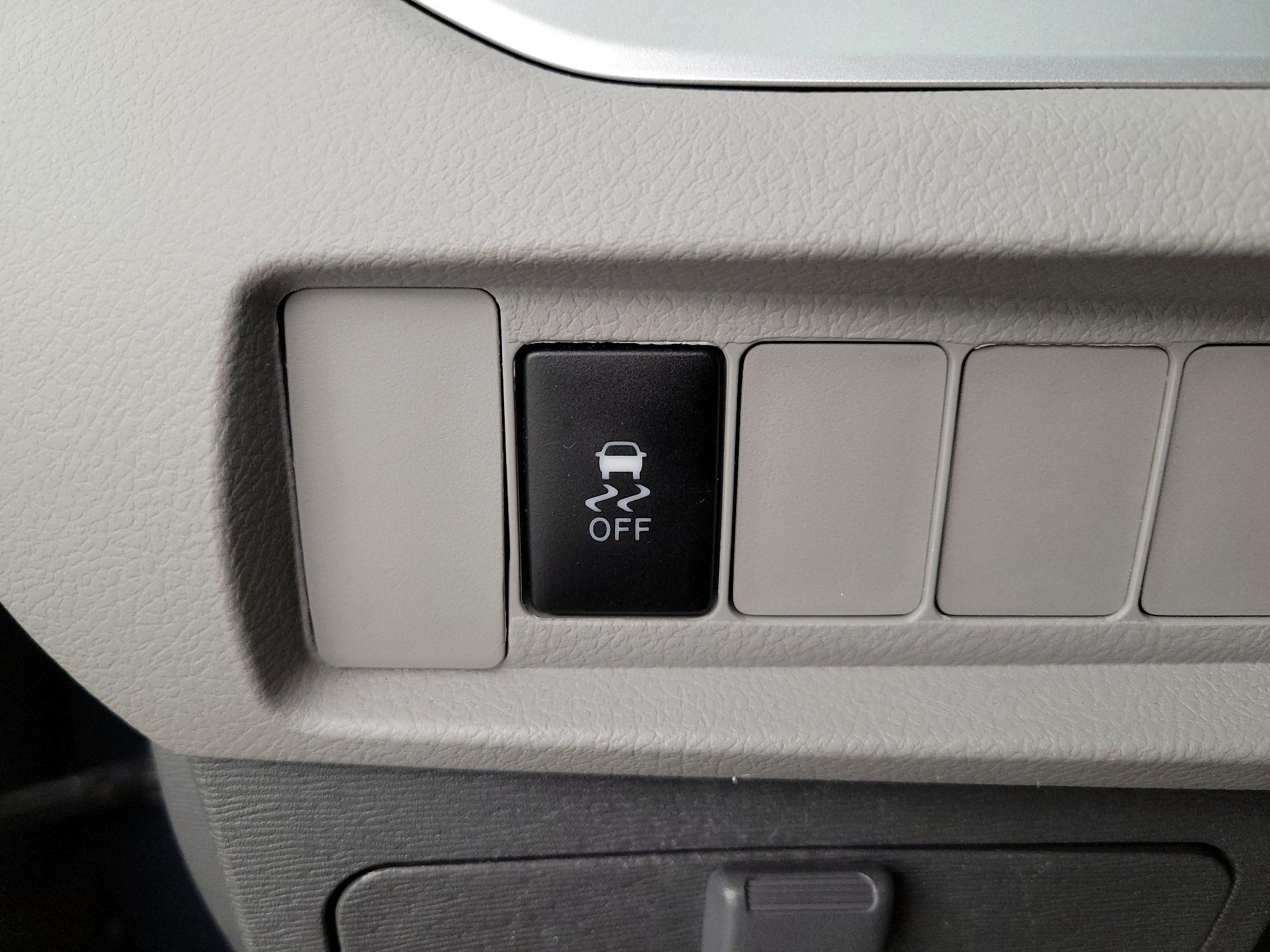 Thumbnail: 2015 Toyota Sienna - 13