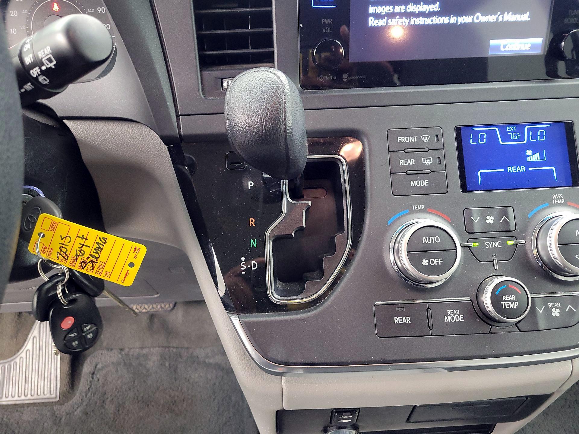 Thumbnail: 2015 Toyota Sienna - 17