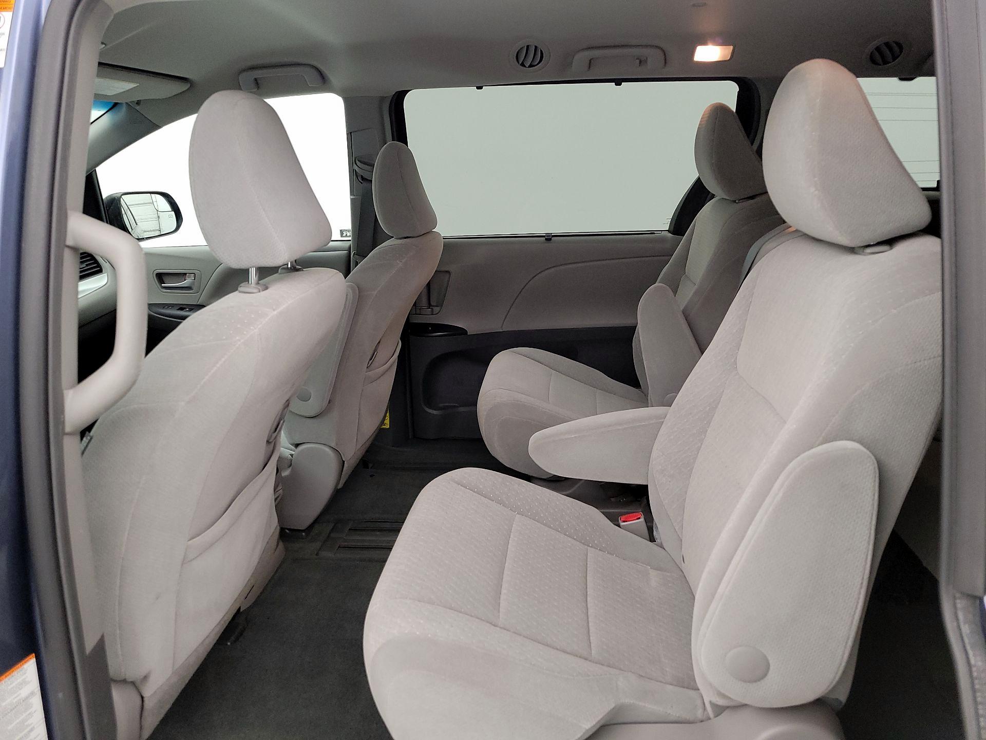 Thumbnail: 2015 Toyota Sienna - 19