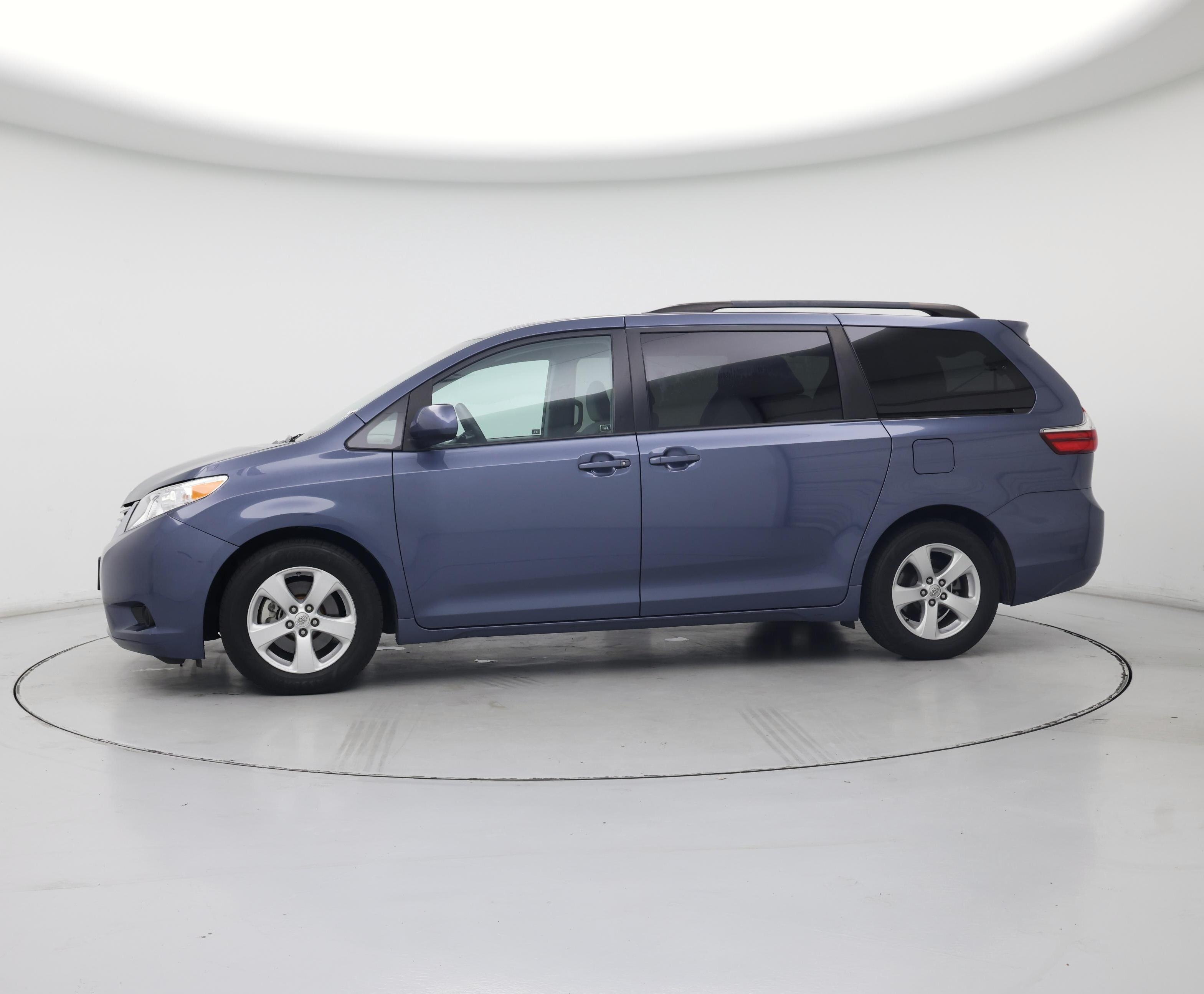 Thumbnail: 2015 Toyota Sienna - 3