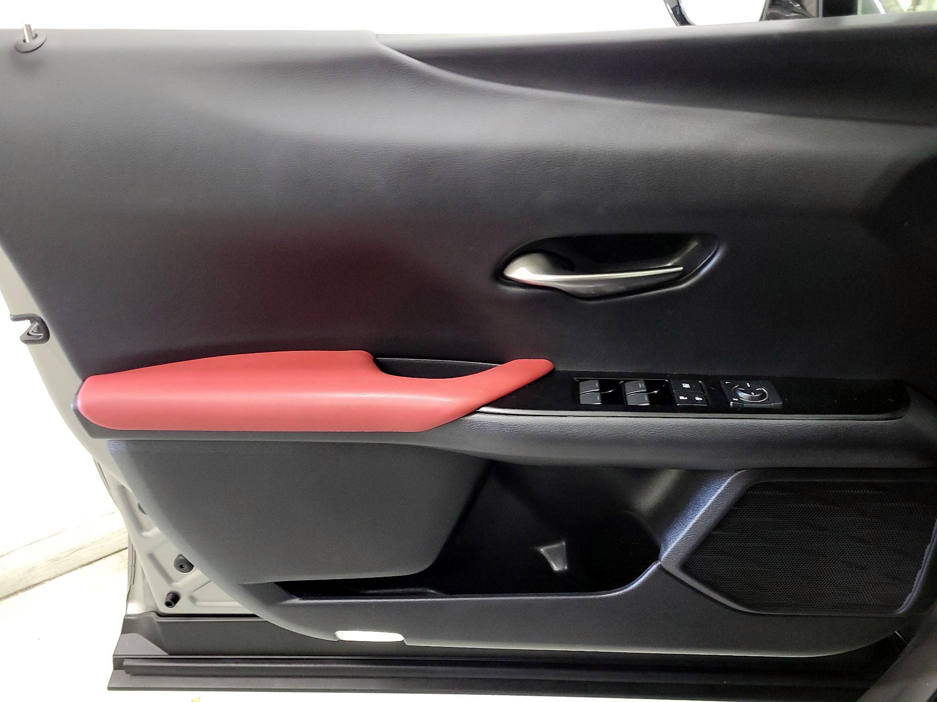 Thumbnail: 2021 Lexus UX - 12