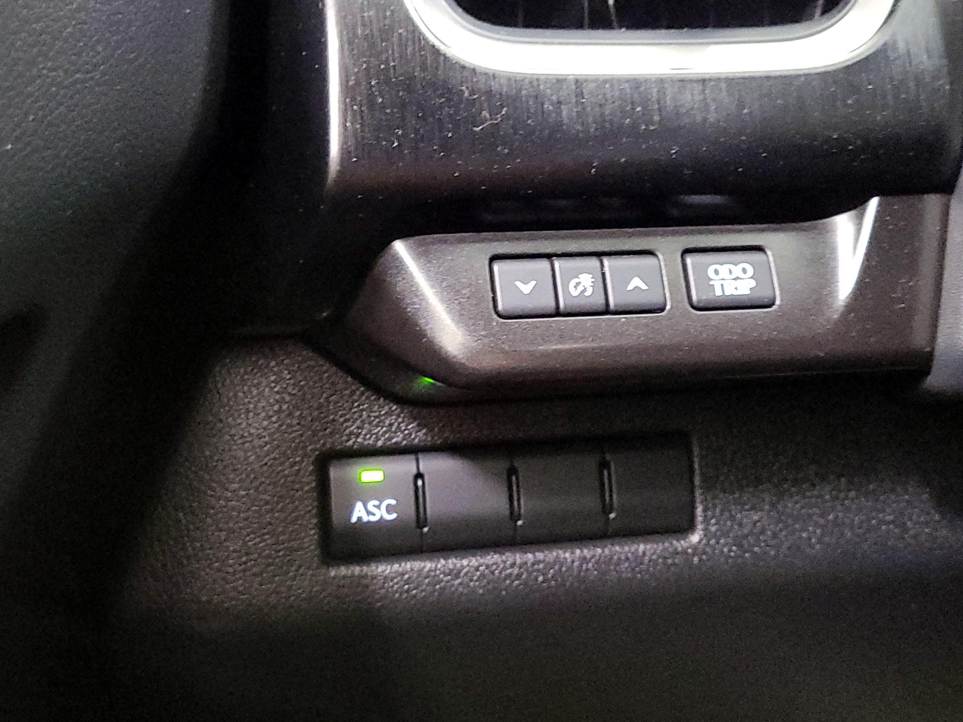 Thumbnail: 2021 Lexus UX - 13