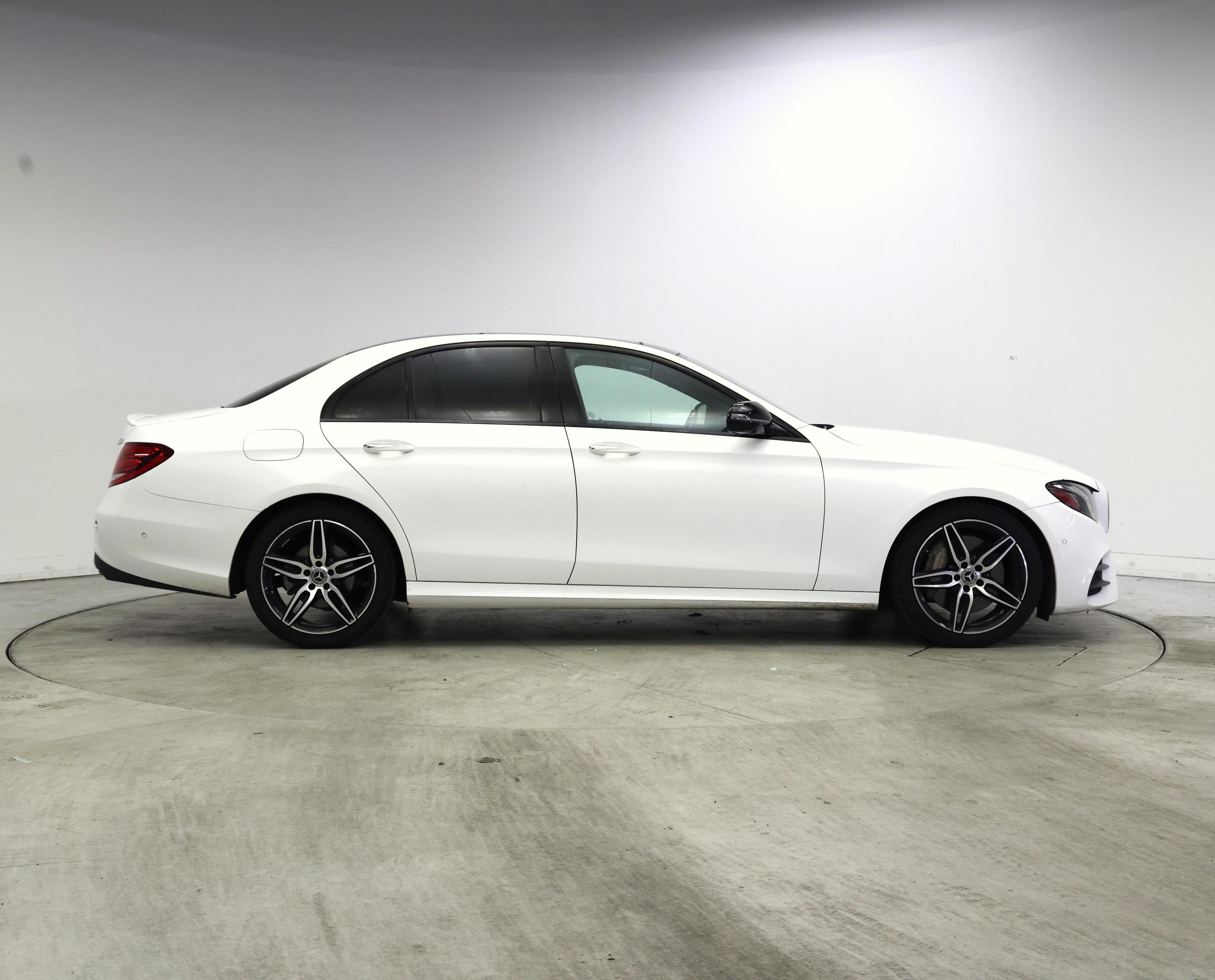 Thumbnail: 2020 Mercedes-Benz E-Class - 7