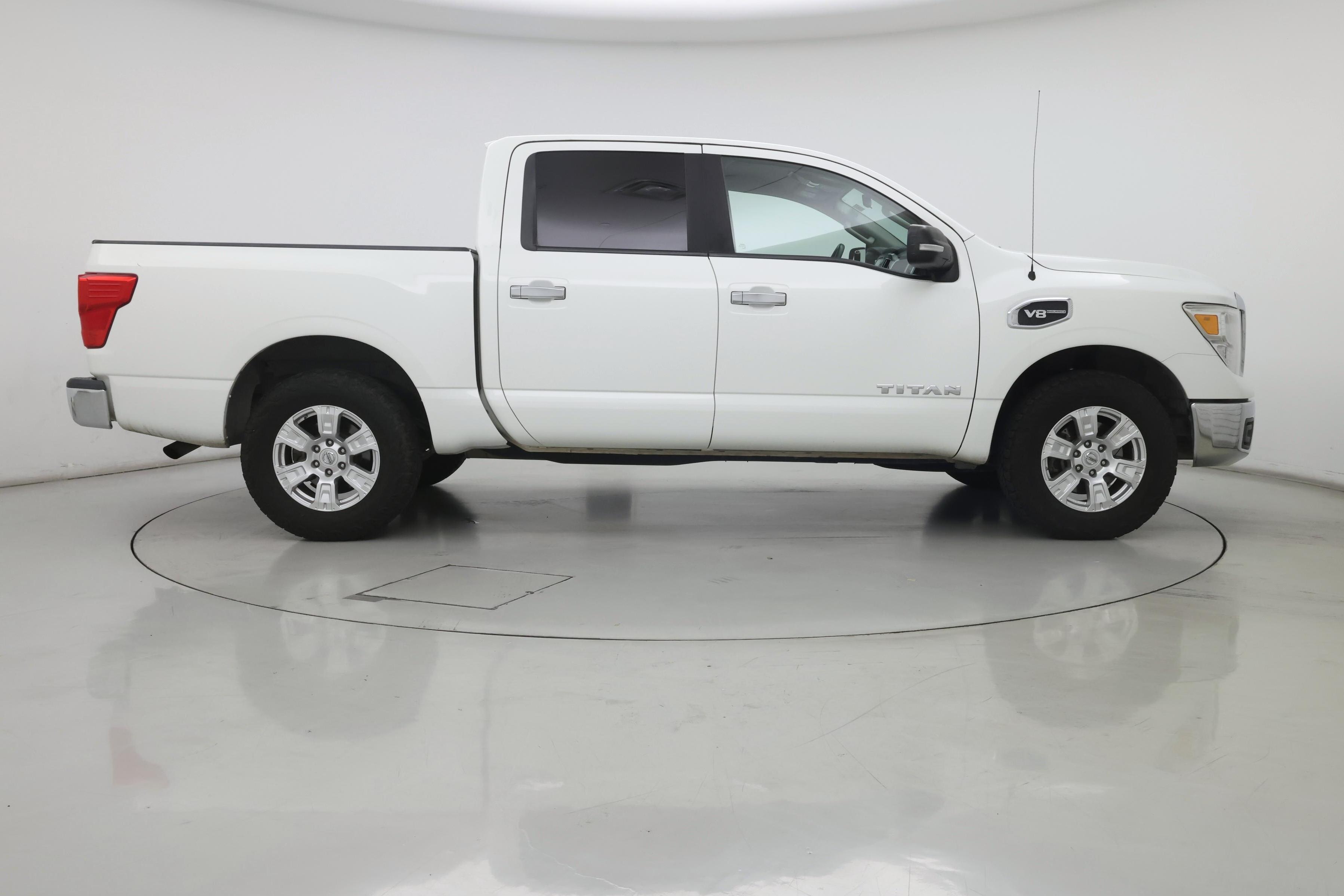 Thumbnail: 2017 Nissan Titan - 7