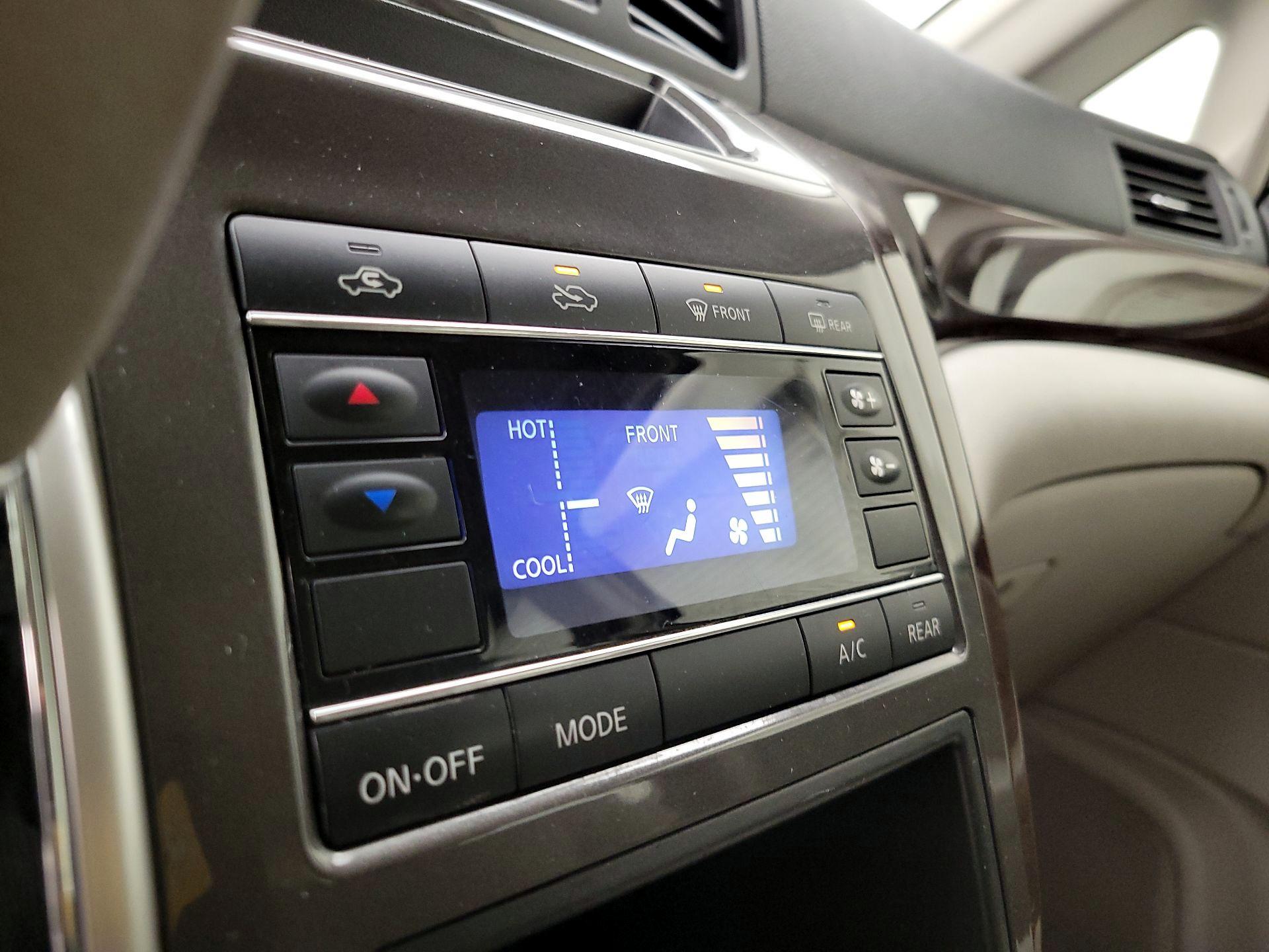 Thumbnail: 2015 Nissan Quest - 14