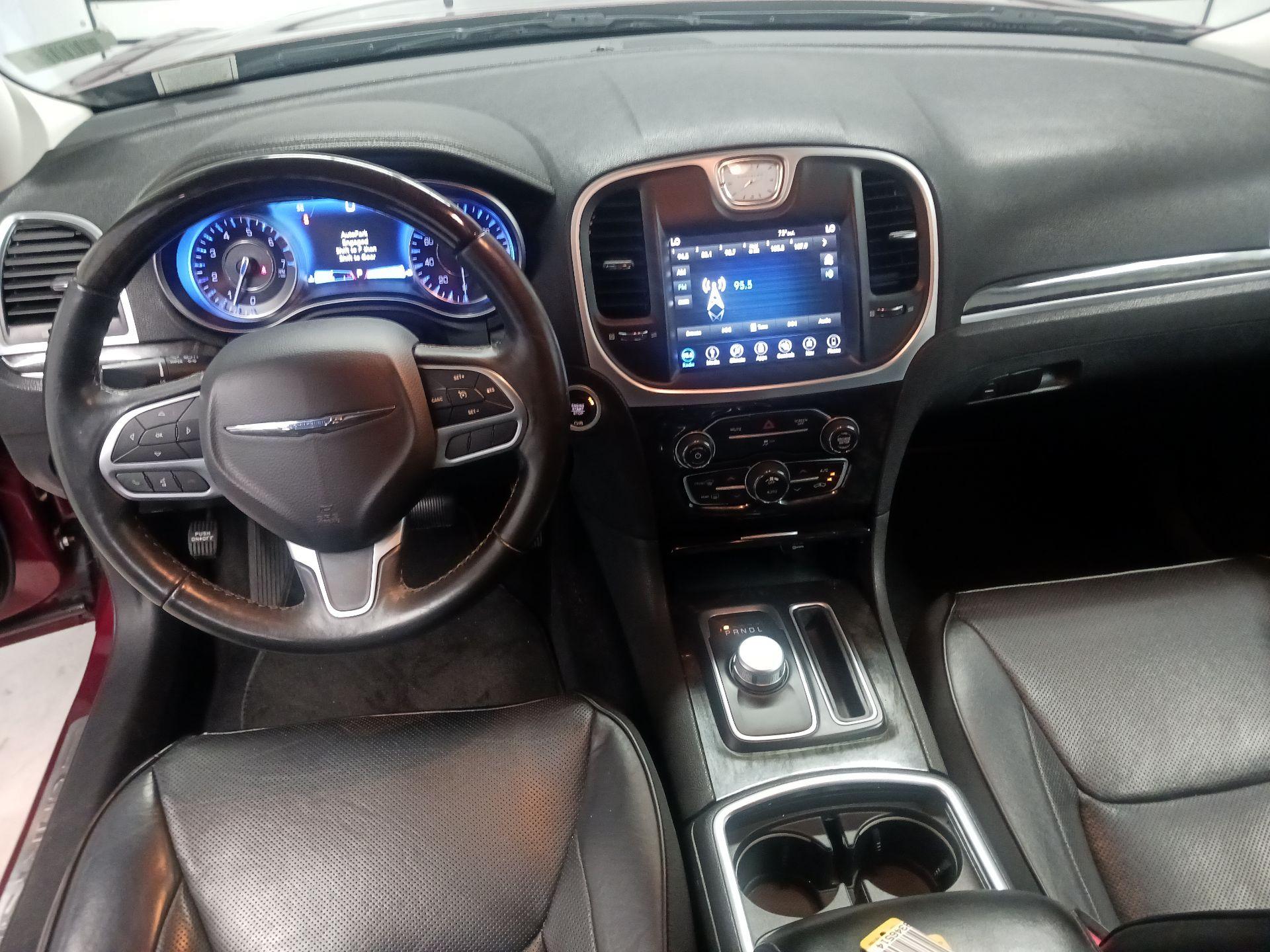 Thumbnail: 2019 Chrysler 300 - 9