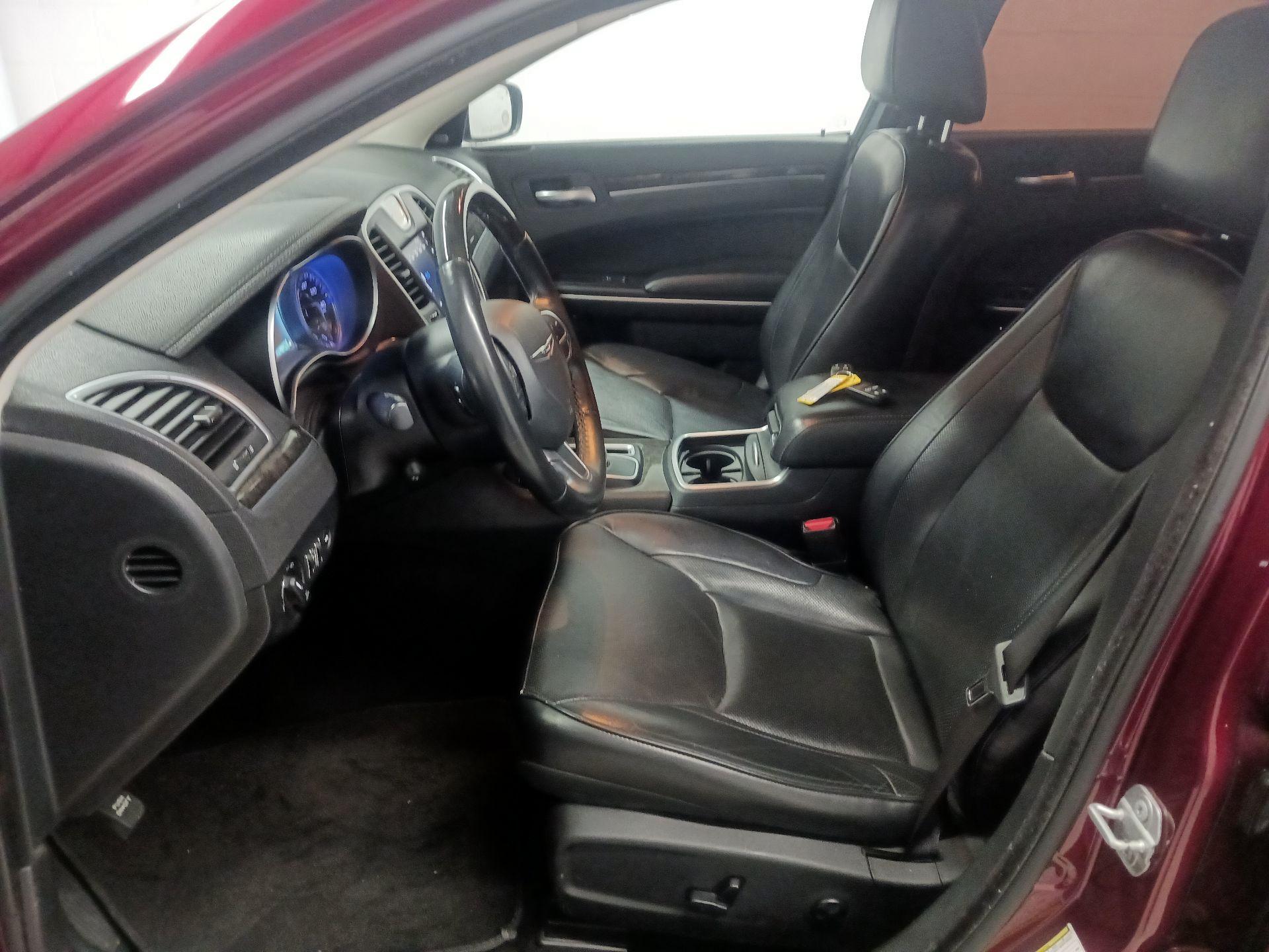 Thumbnail: 2019 Chrysler 300 - 11