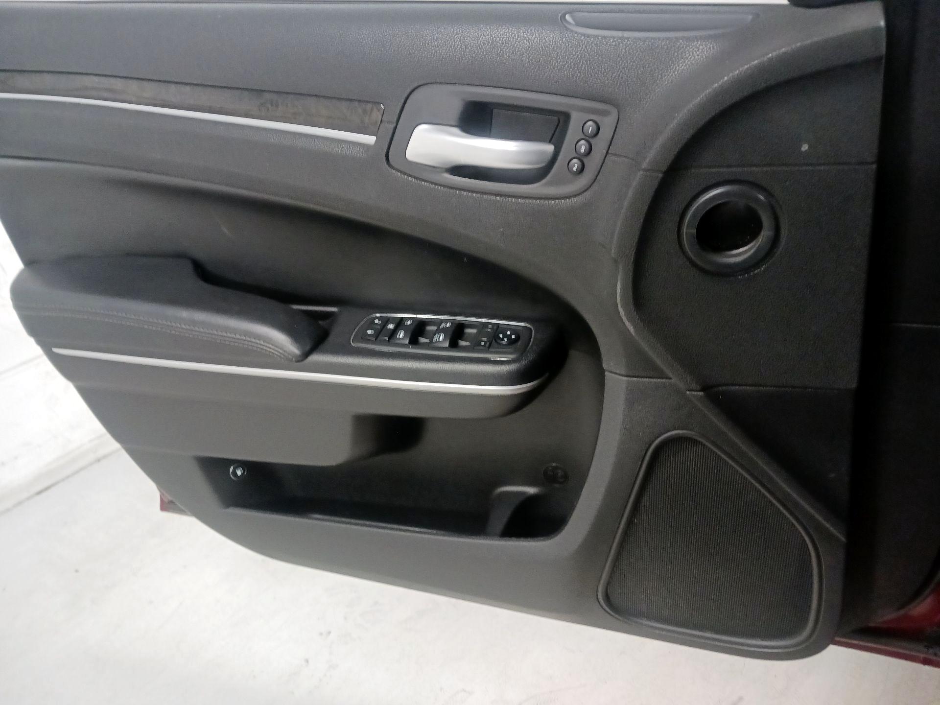 Thumbnail: 2019 Chrysler 300 - 12