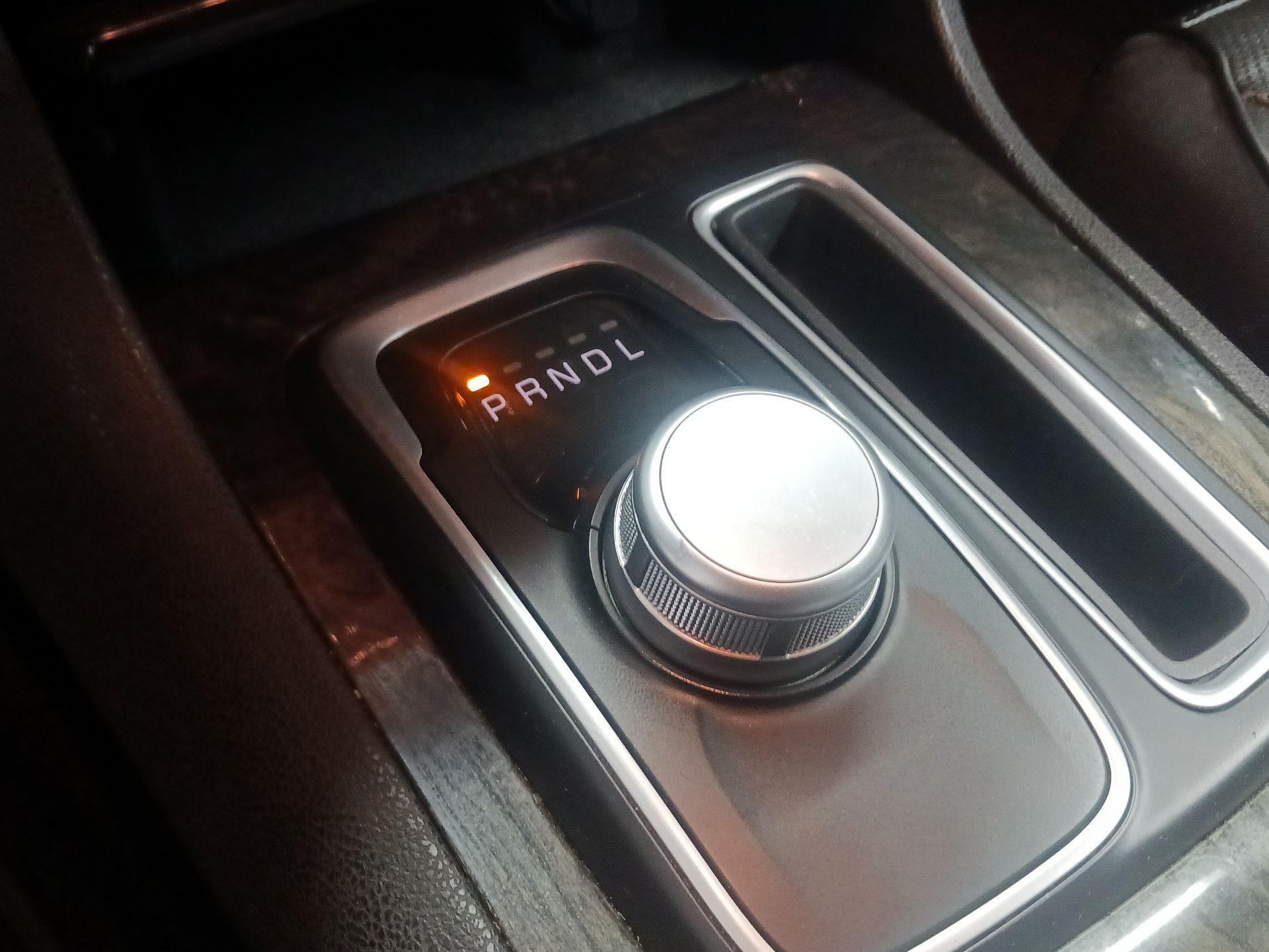 Thumbnail: 2019 Chrysler 300 - 15