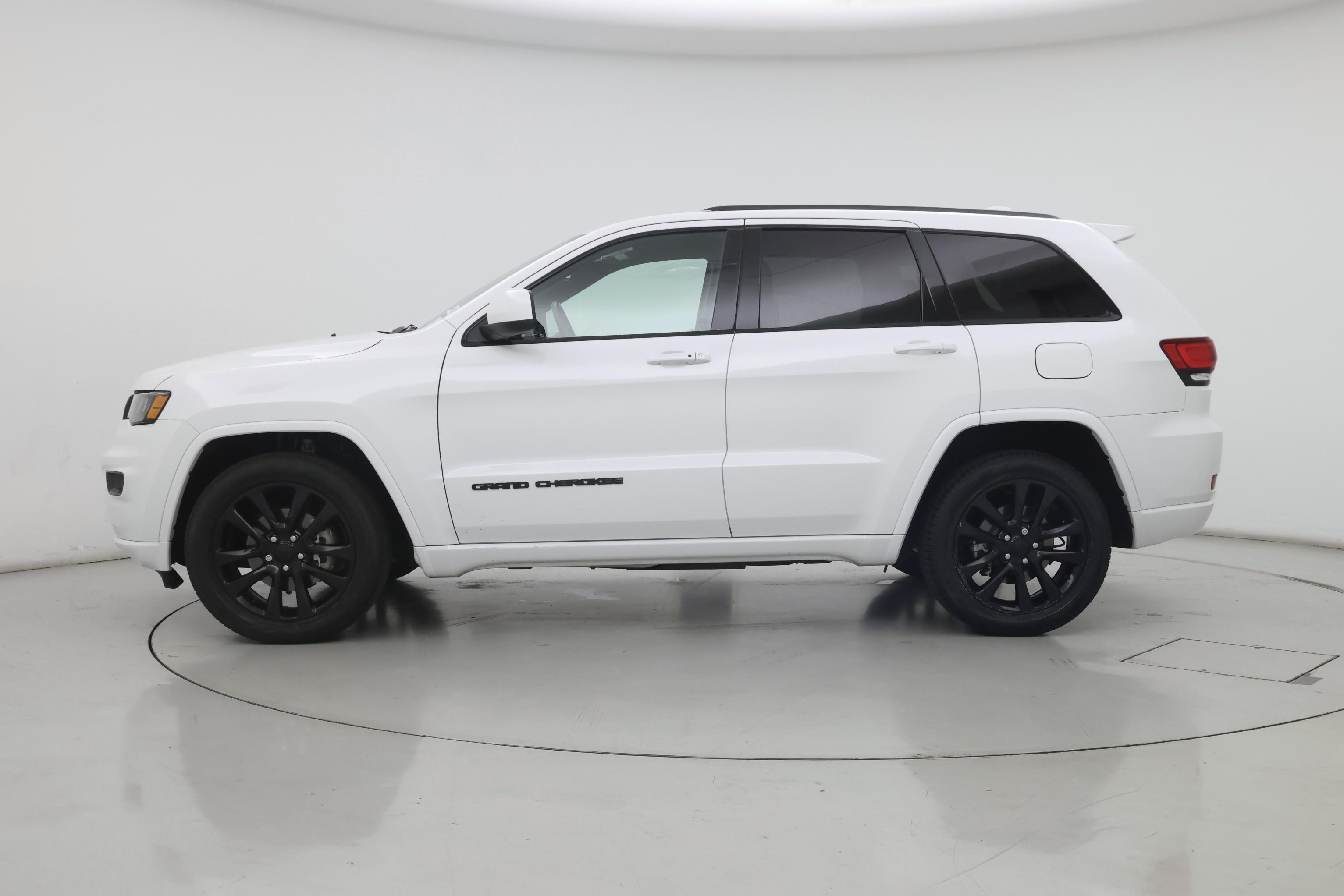 Thumbnail: 2020 Jeep Grand Cherokee - 3