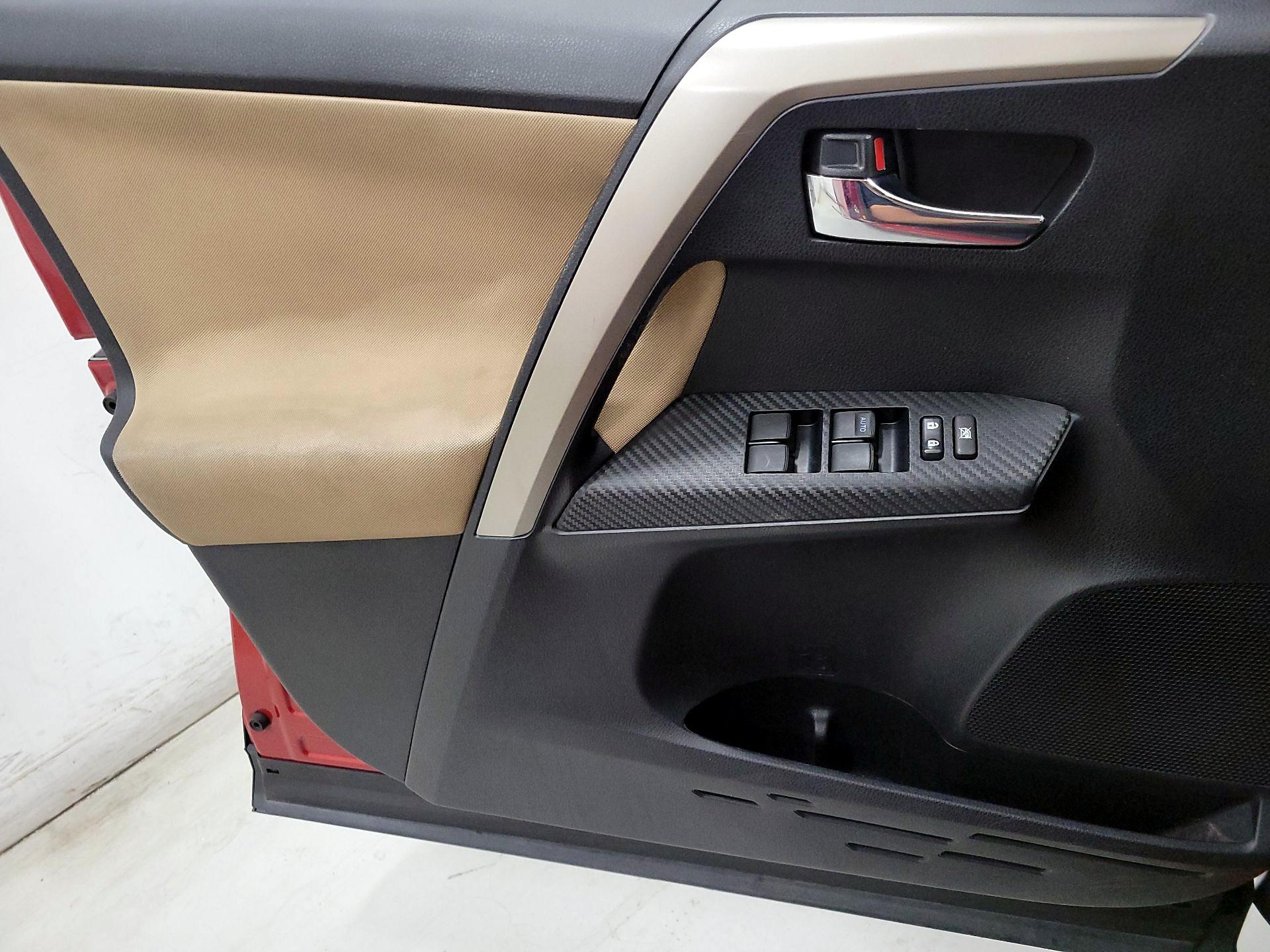 Thumbnail: 2014 Toyota RAV4 - 12