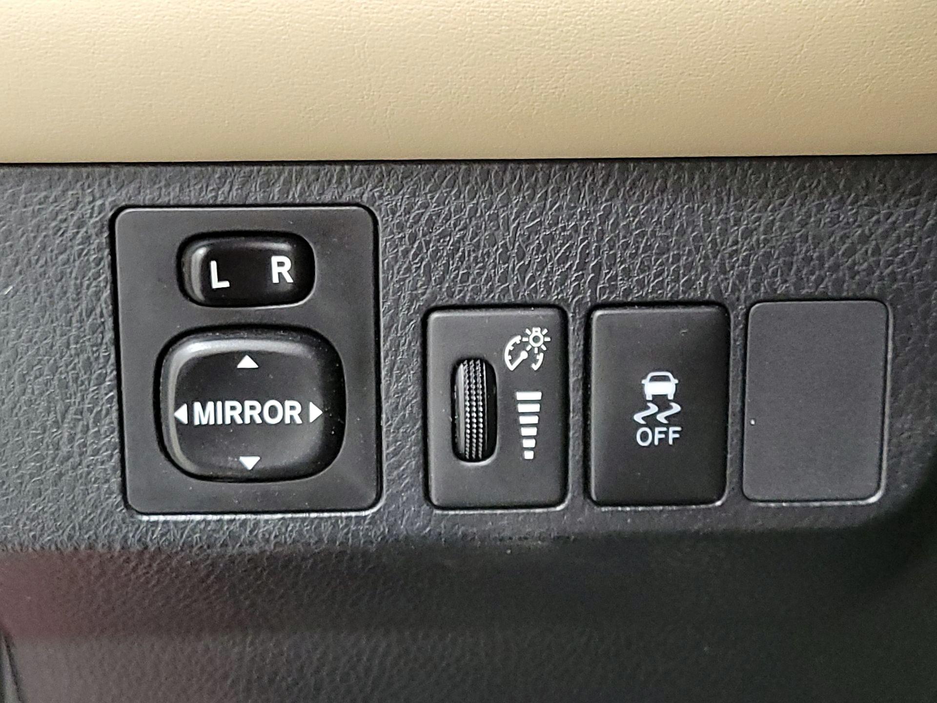 Thumbnail: 2014 Toyota RAV4 - 13