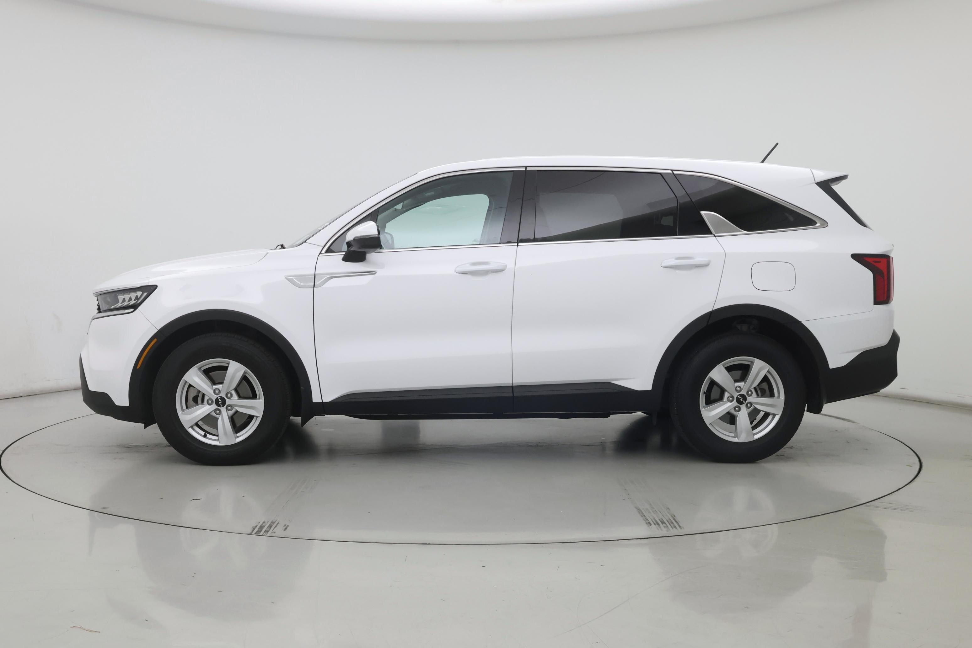 Thumbnail: 2023 Kia Sorento - 3