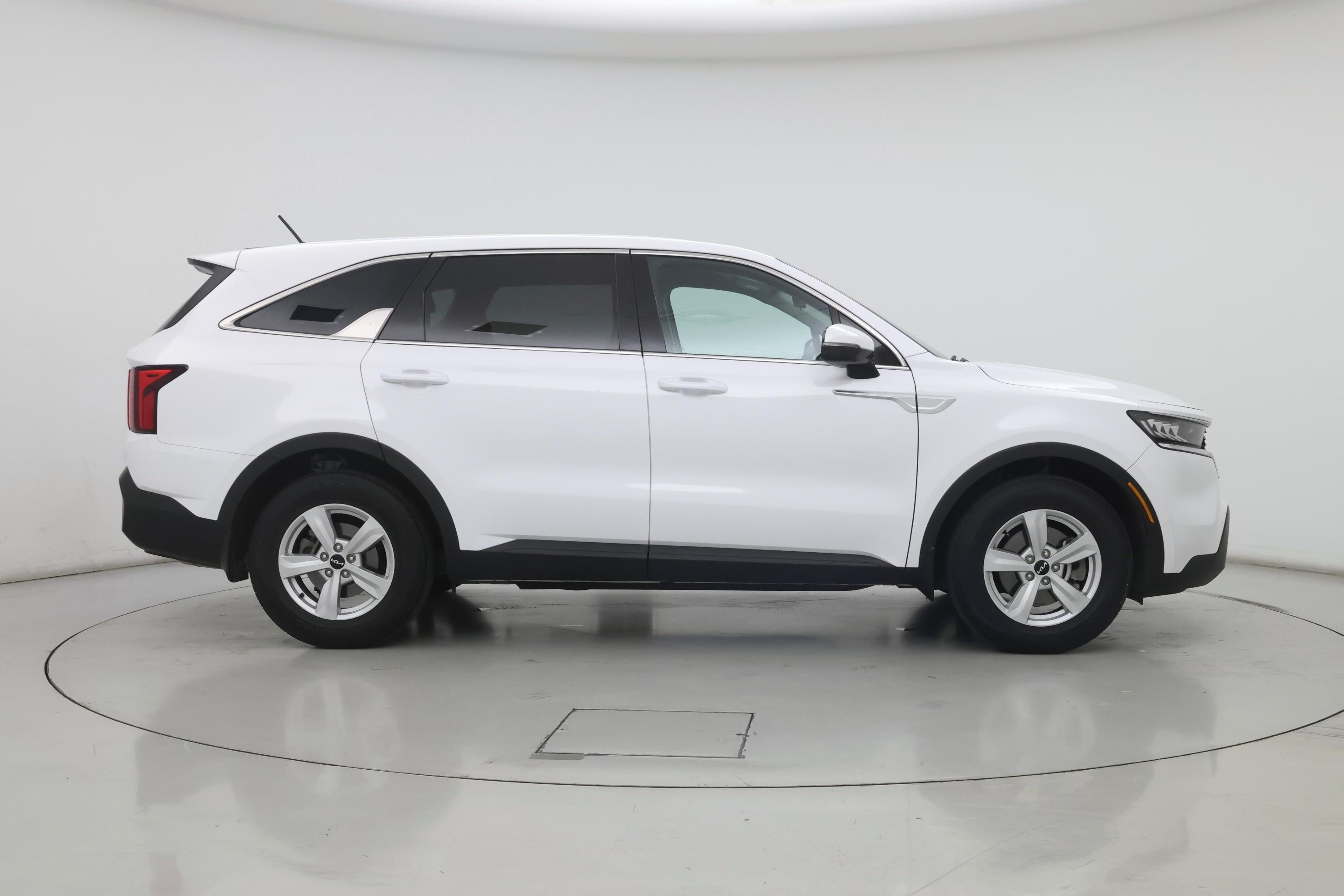 Thumbnail: 2023 Kia Sorento - 7