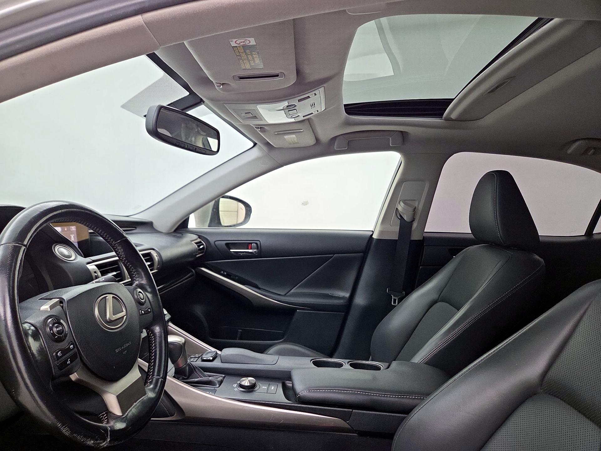 Thumbnail: 2016 Lexus IS - 19