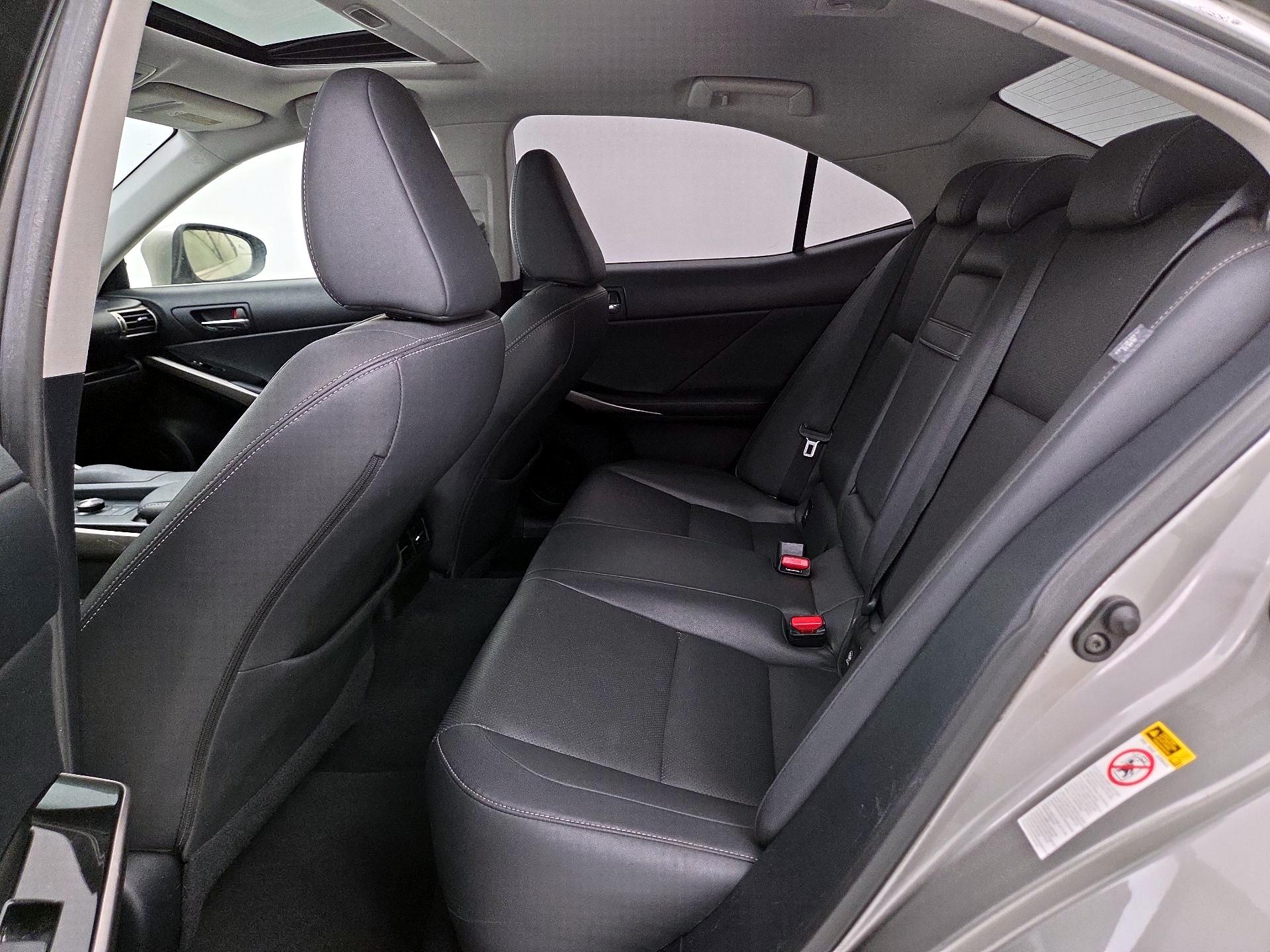 Thumbnail: 2016 Lexus IS - 20