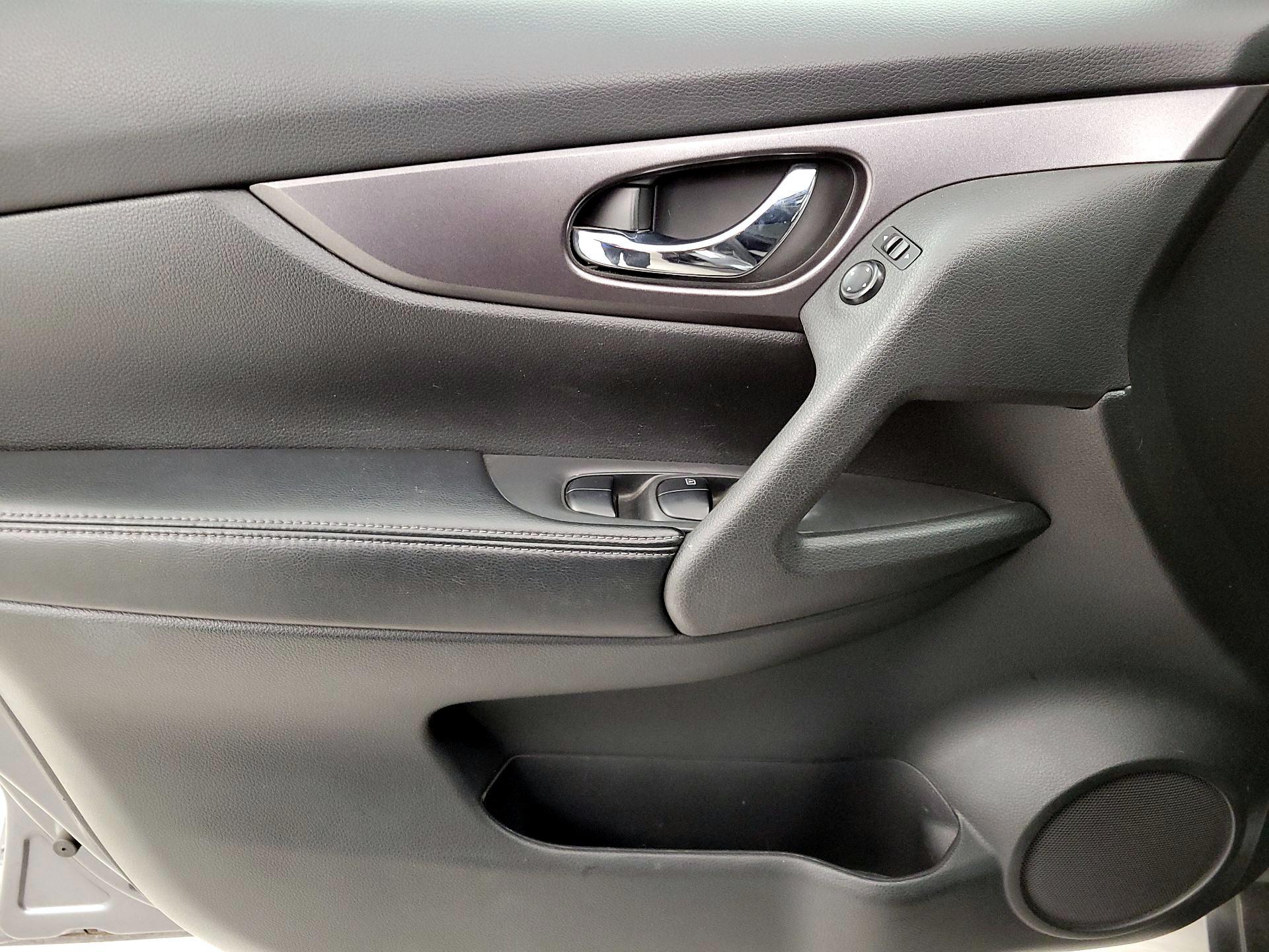 Thumbnail: 2016 Nissan Rogue - 12