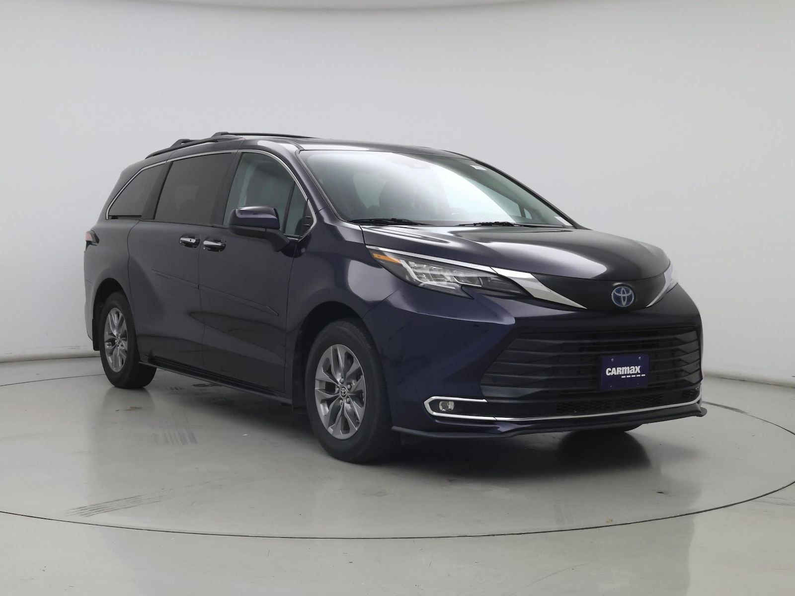 2022 Toyota Sienna XLE - Photo 2