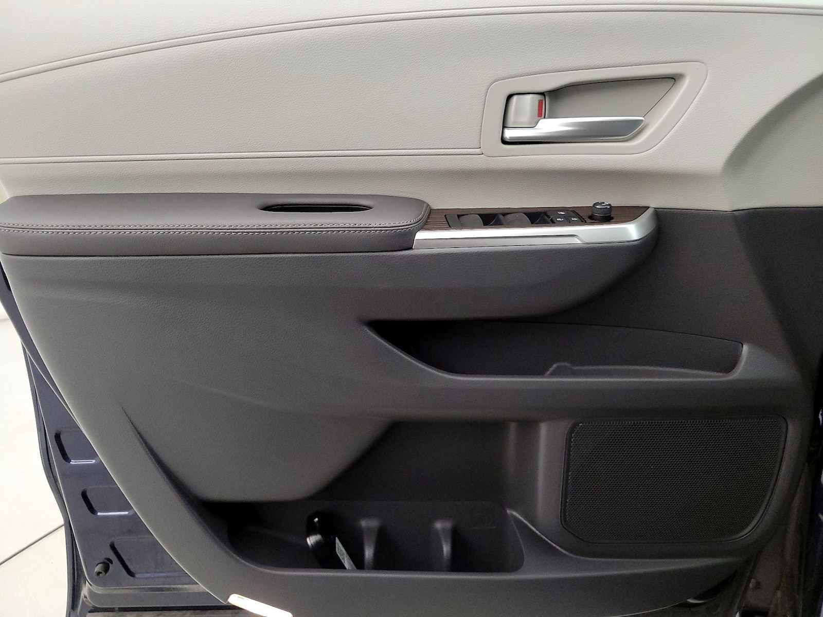 2022 Toyota Sienna XLE - Photo 13