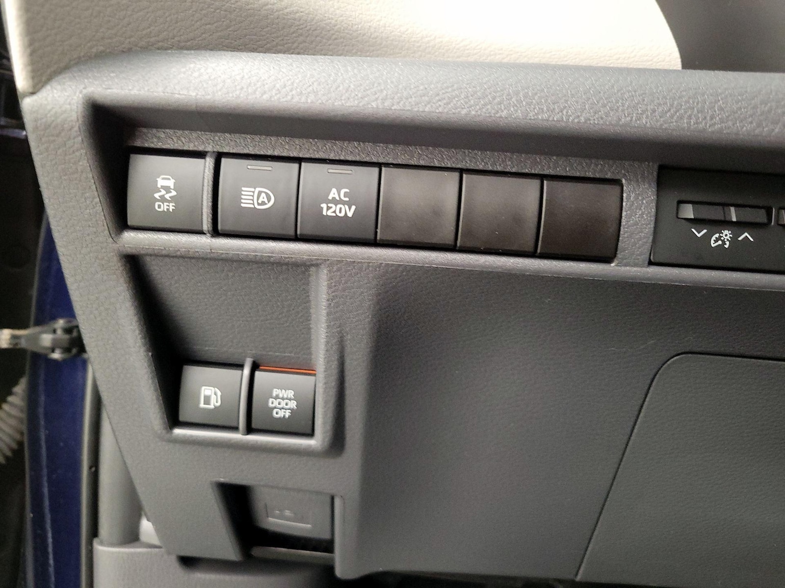 2022 Toyota Sienna XLE - Photo 14