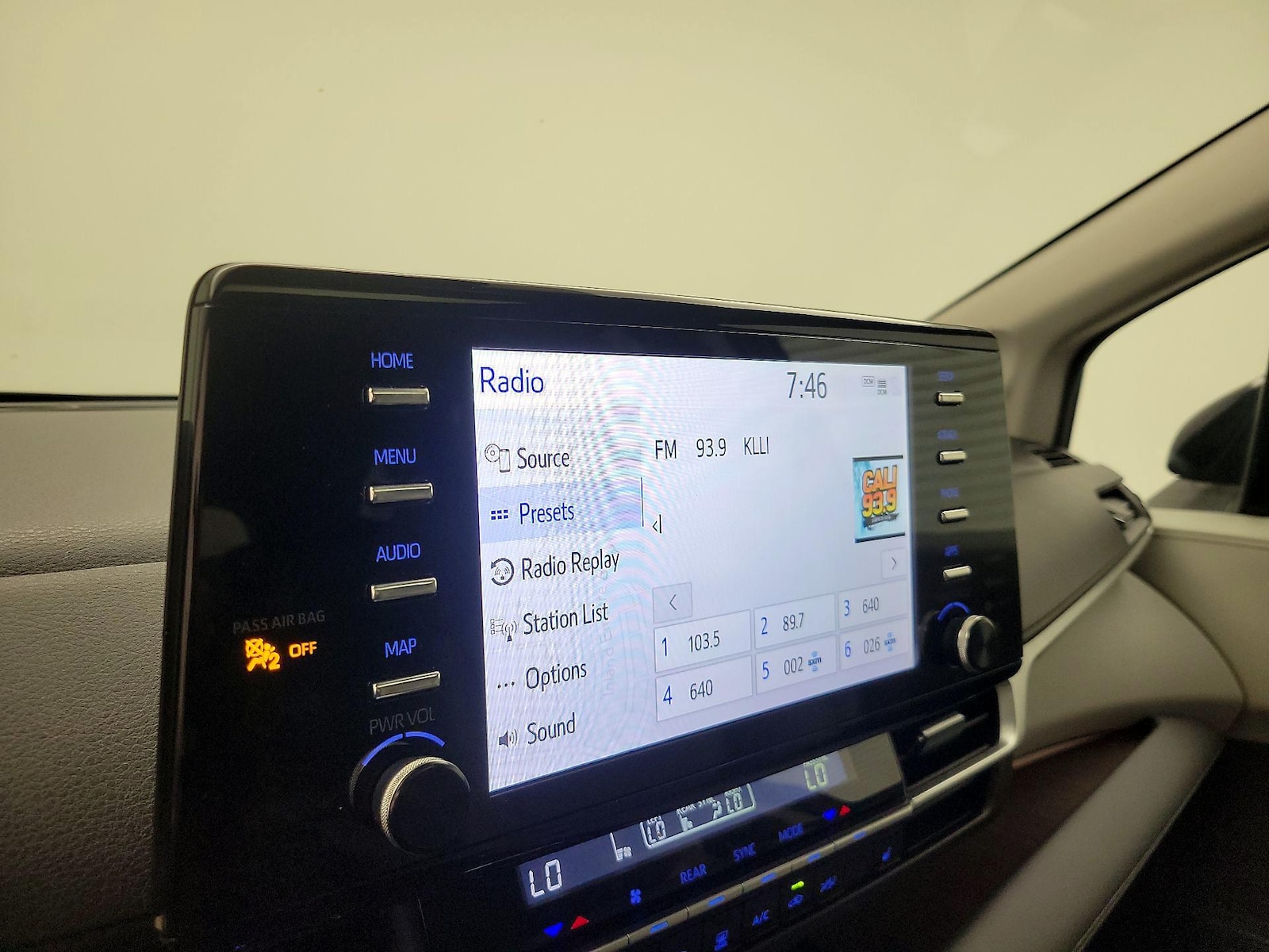 2022 Toyota Sienna XLE - Photo 16