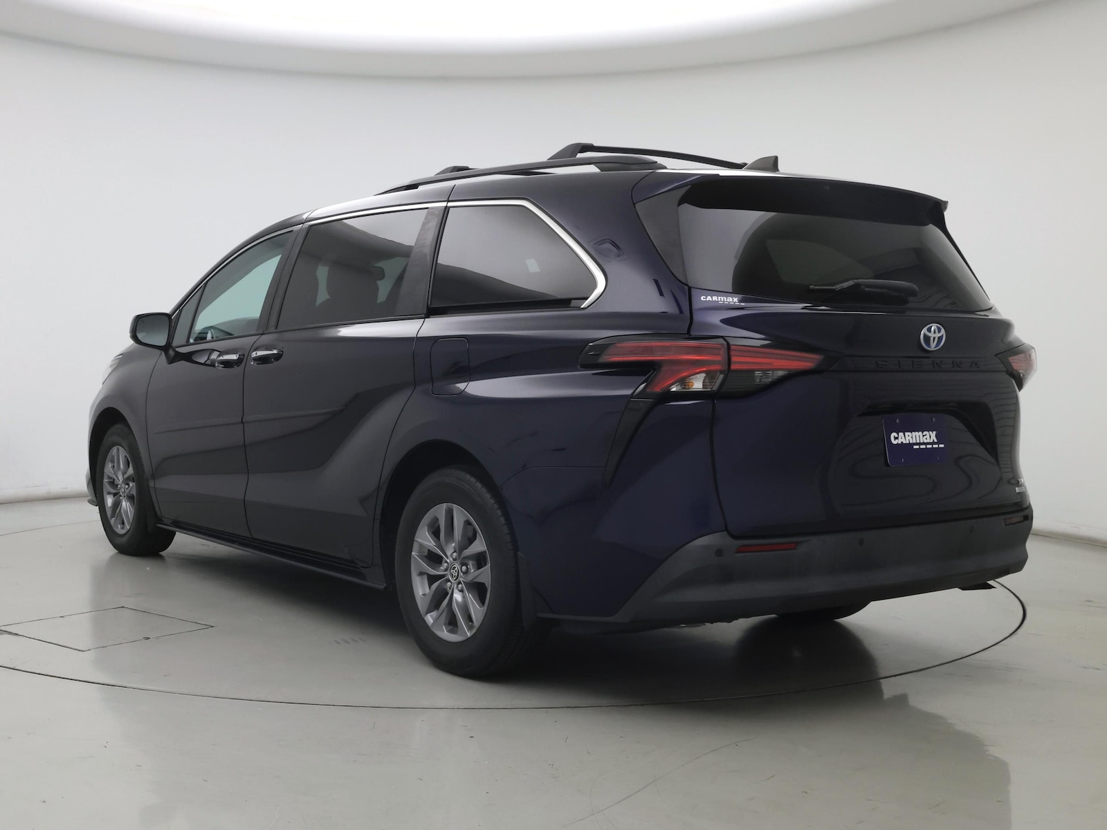 2022 Toyota Sienna XLE - Photo 3